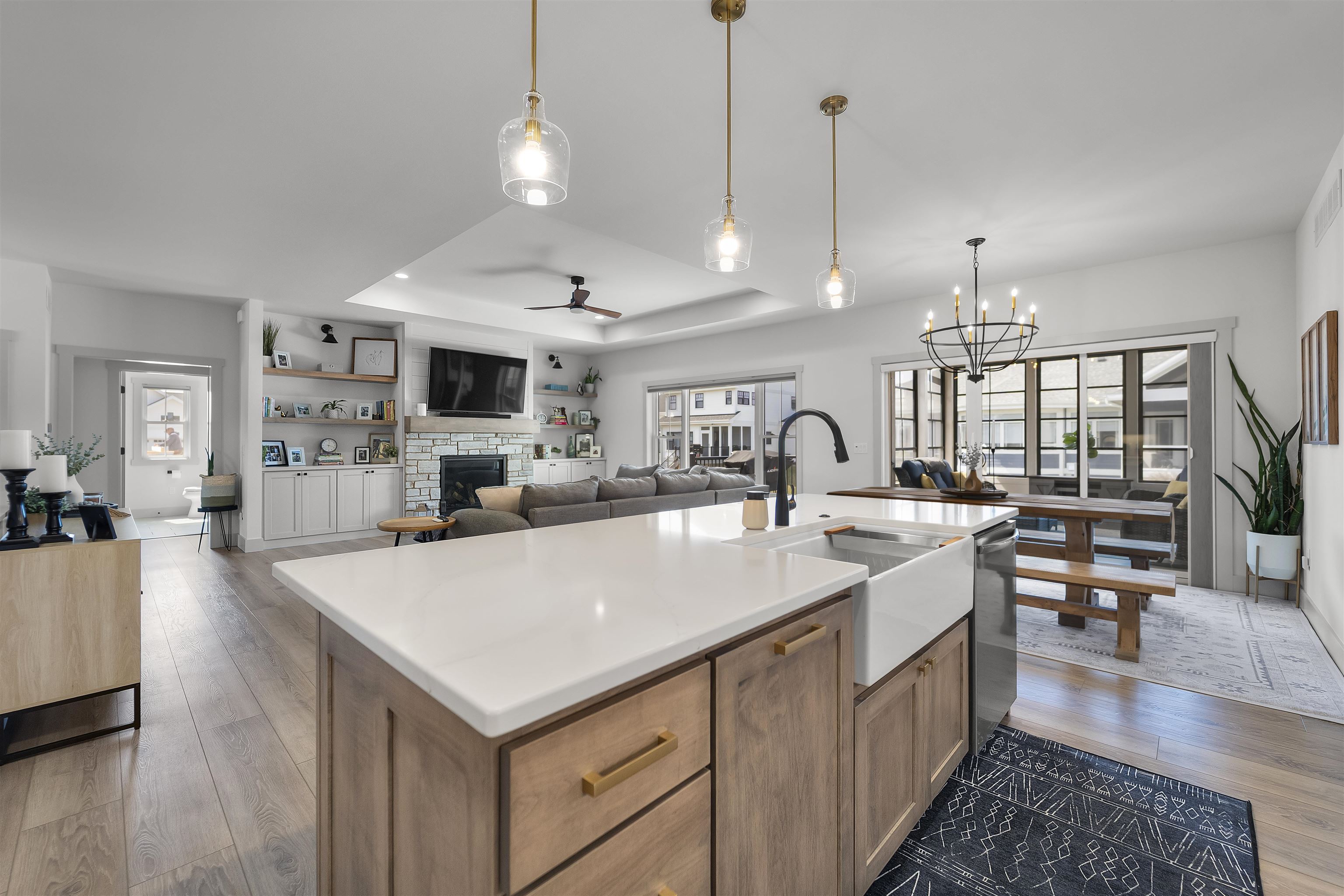 6245 Ronald Reagan Drive
