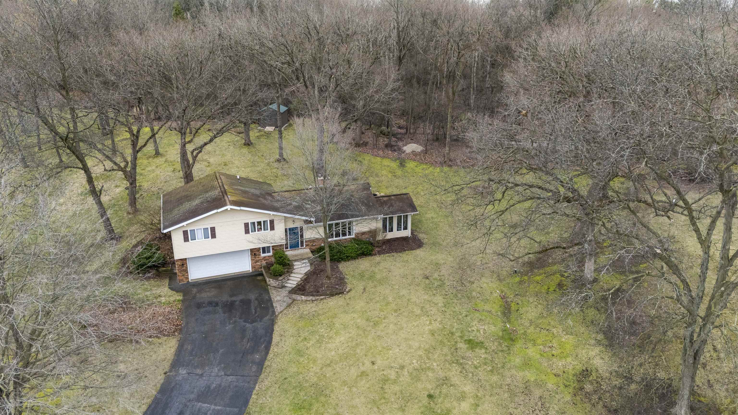 N7389 Hillendale Parkway