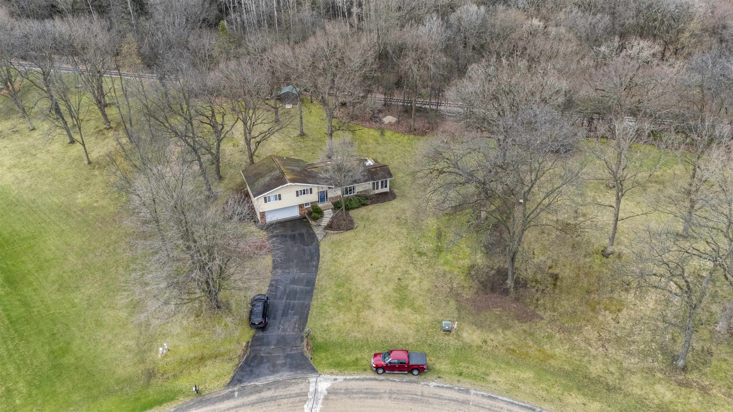 N7389 Hillendale Parkway
