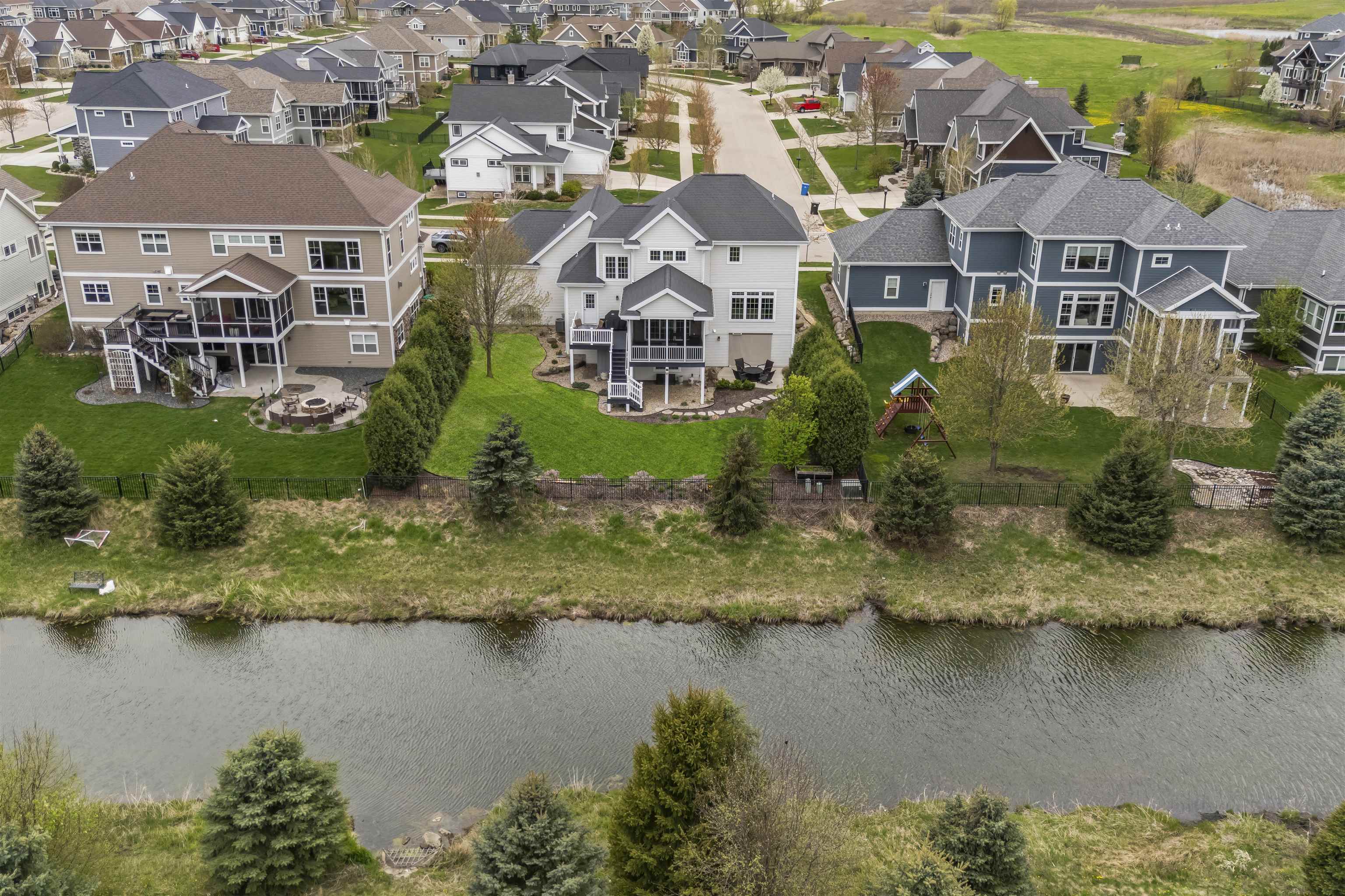 2505 Genevieve Way