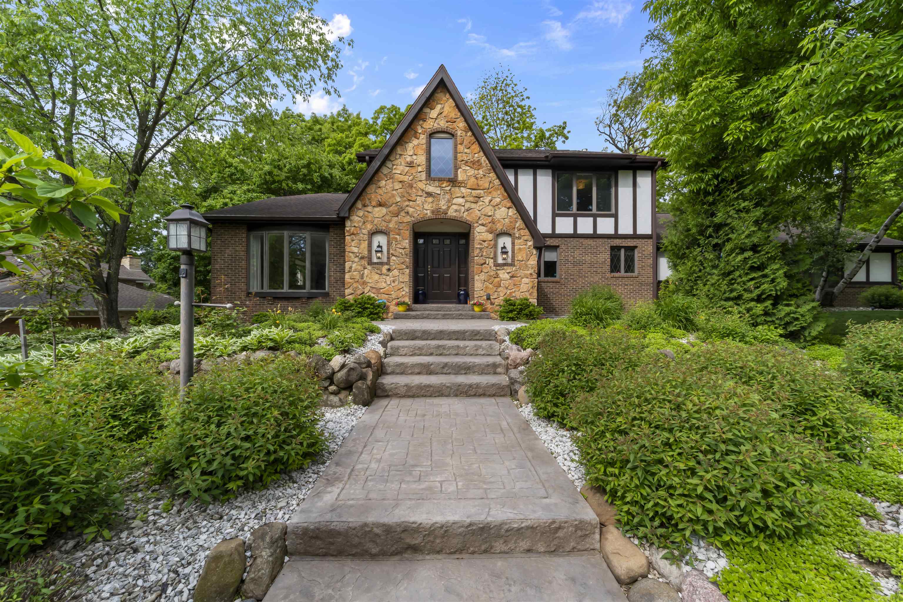 2899 Osmundsen Road