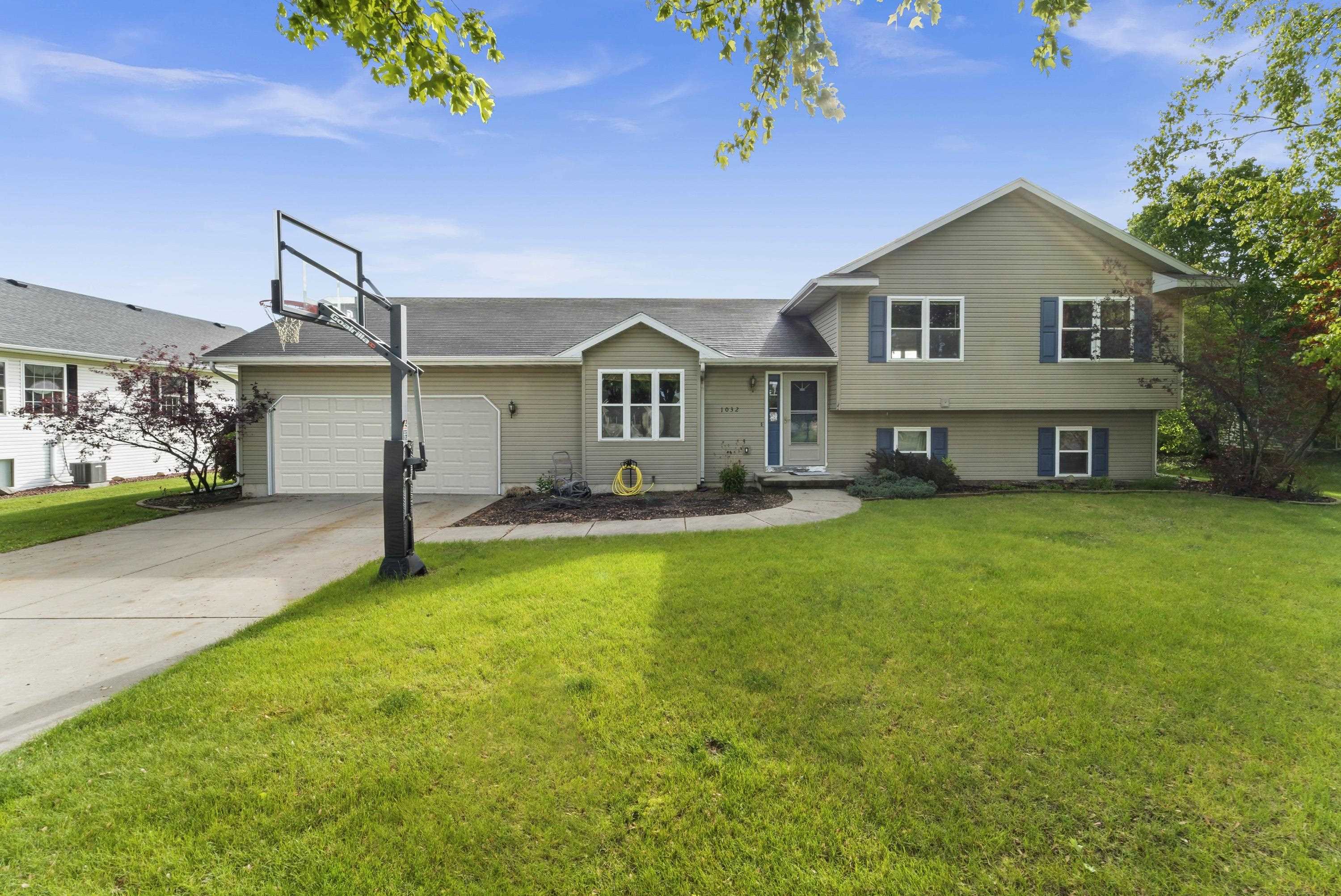 1032 Columbia Drive