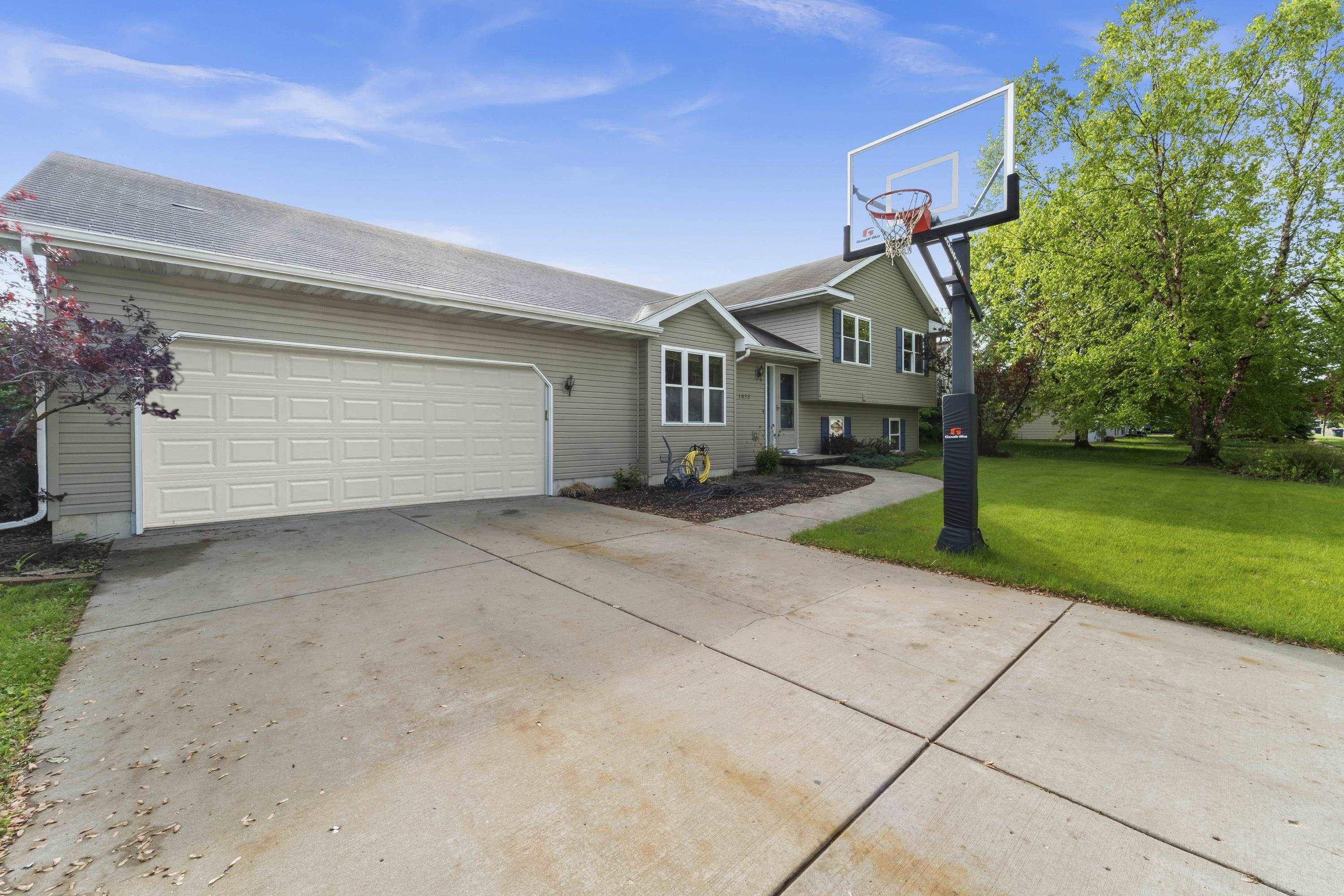 1032 Columbia Drive