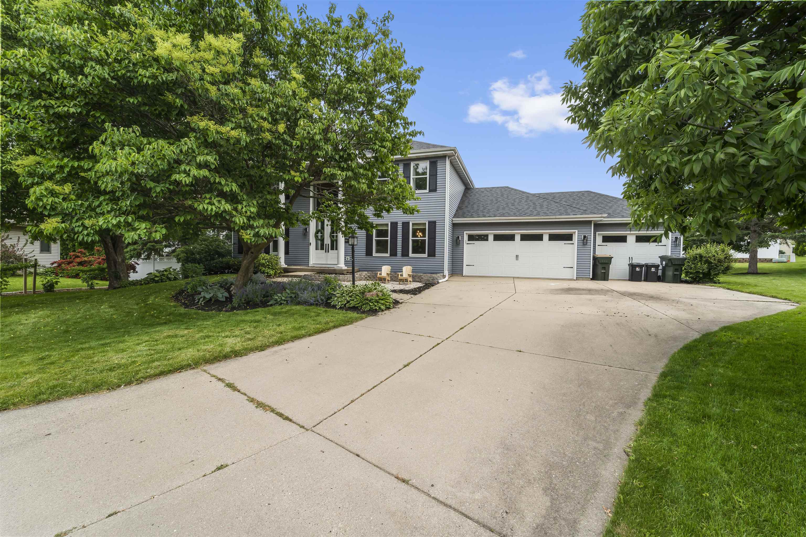 1216 Oriole Court