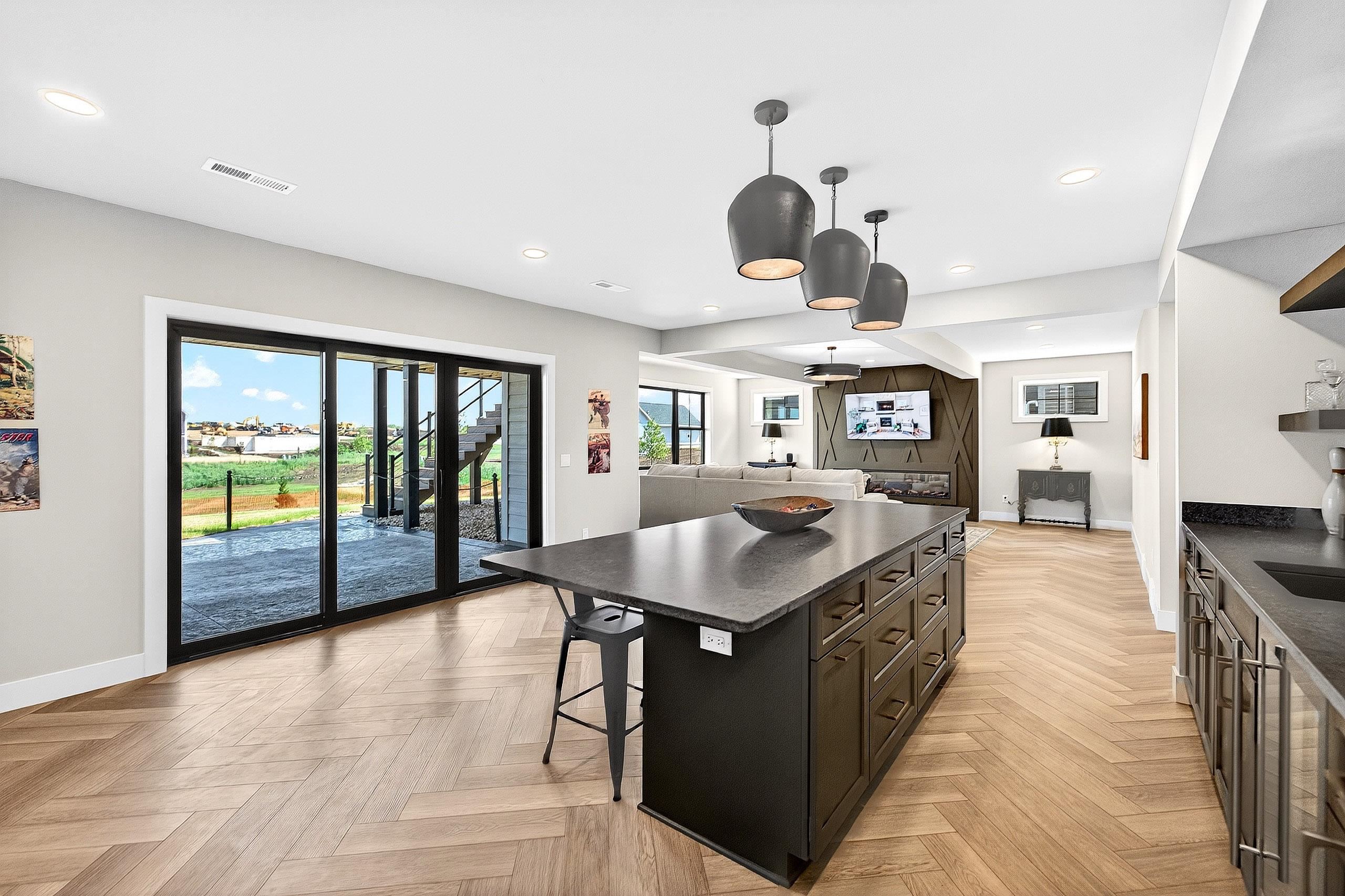 L140 Moll Drive