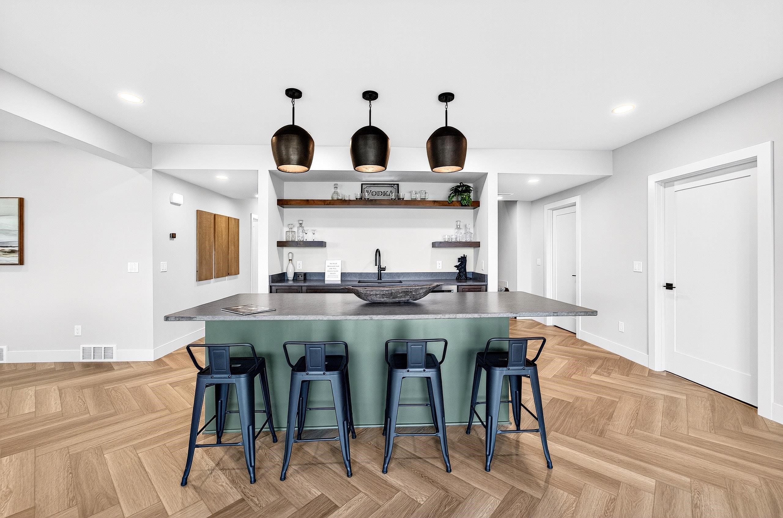 L140 Moll Drive