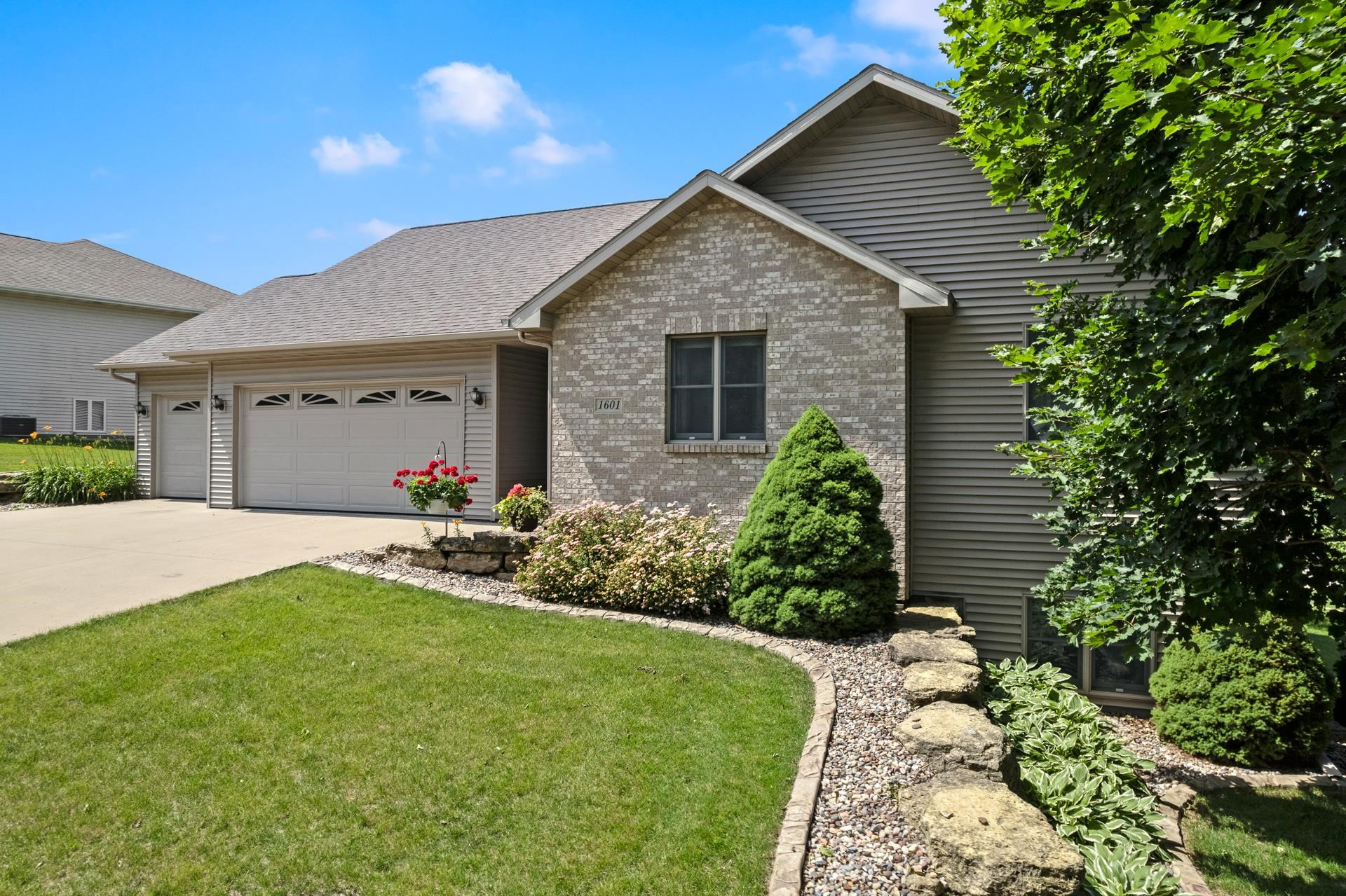 1601 Raspberry Lane