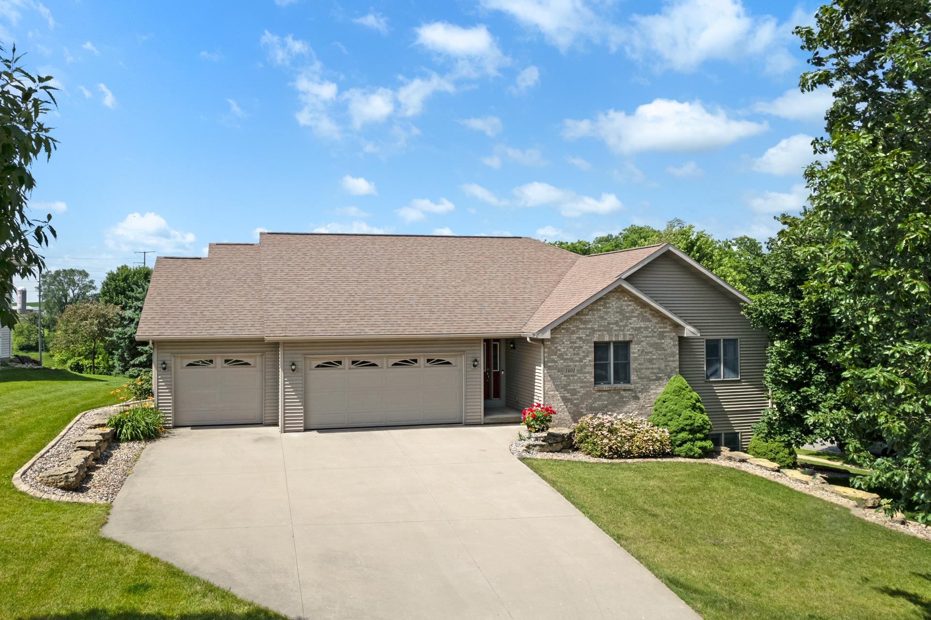 1601 Raspberry Lane