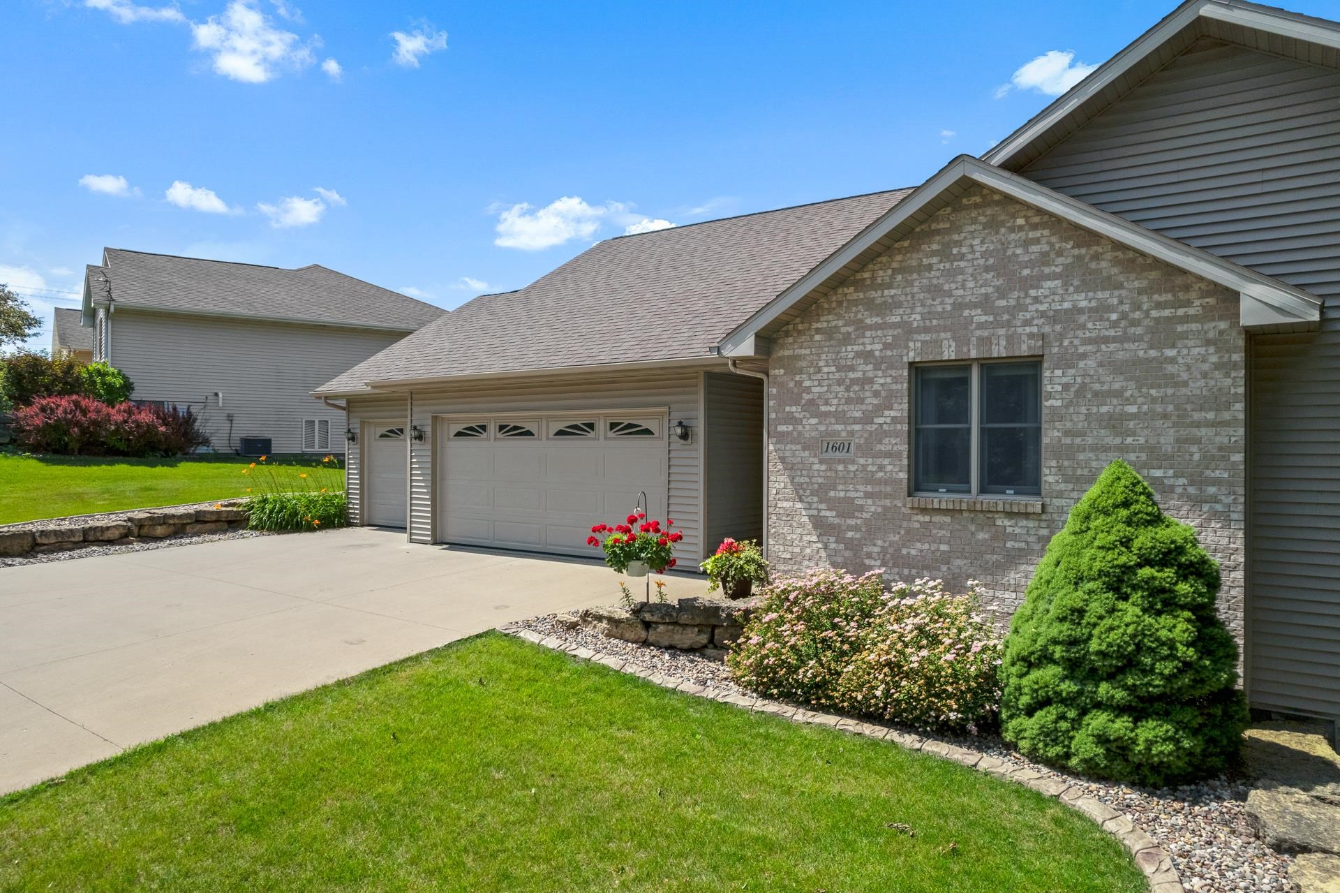 1601 Raspberry Lane