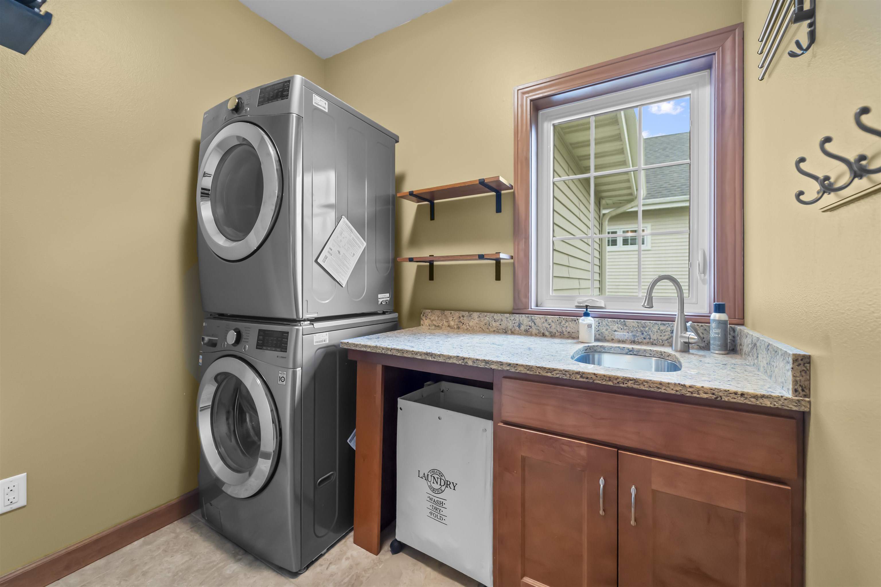 1701 Dunwoody Lane