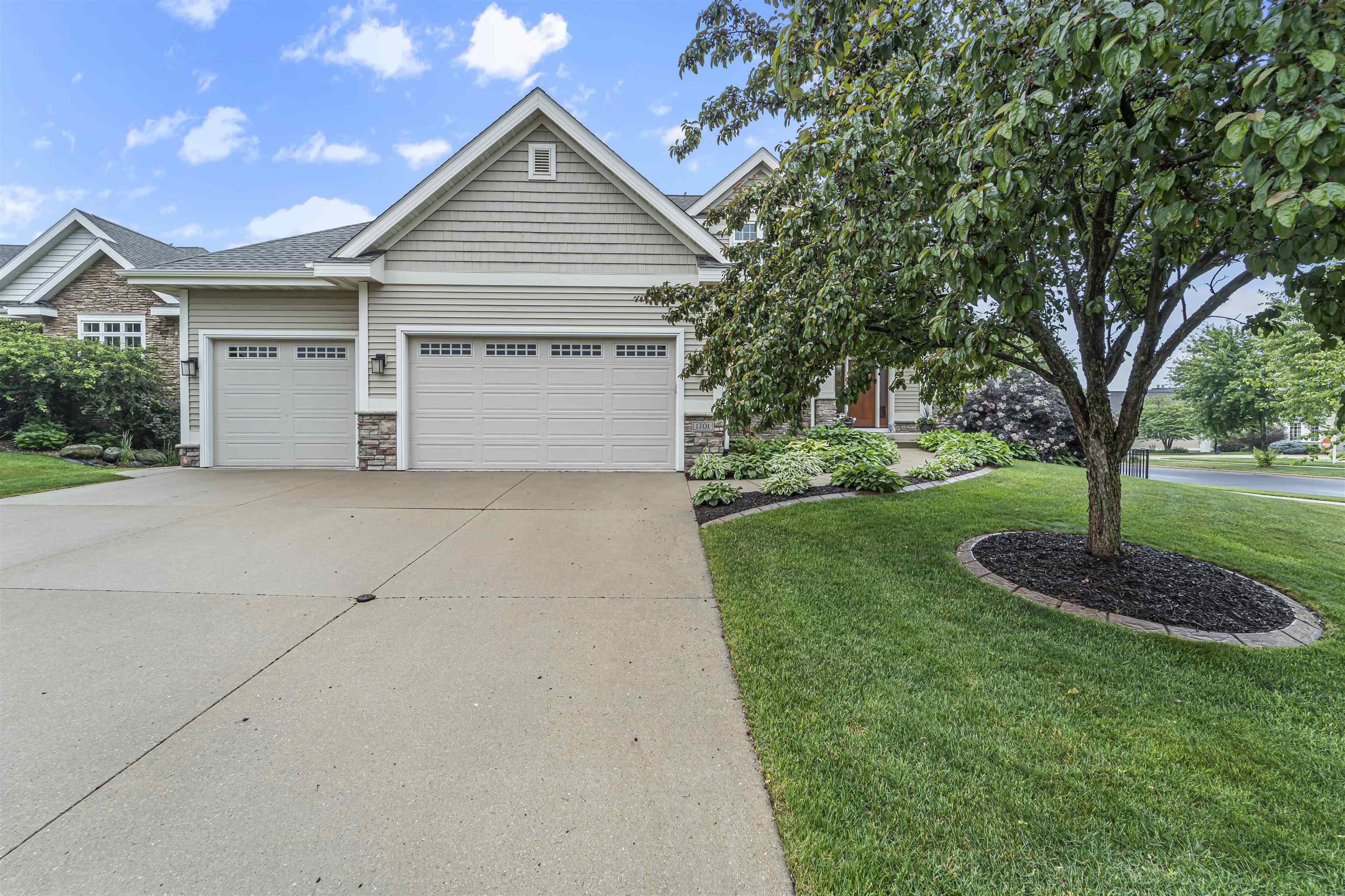 1701 Dunwoody Lane