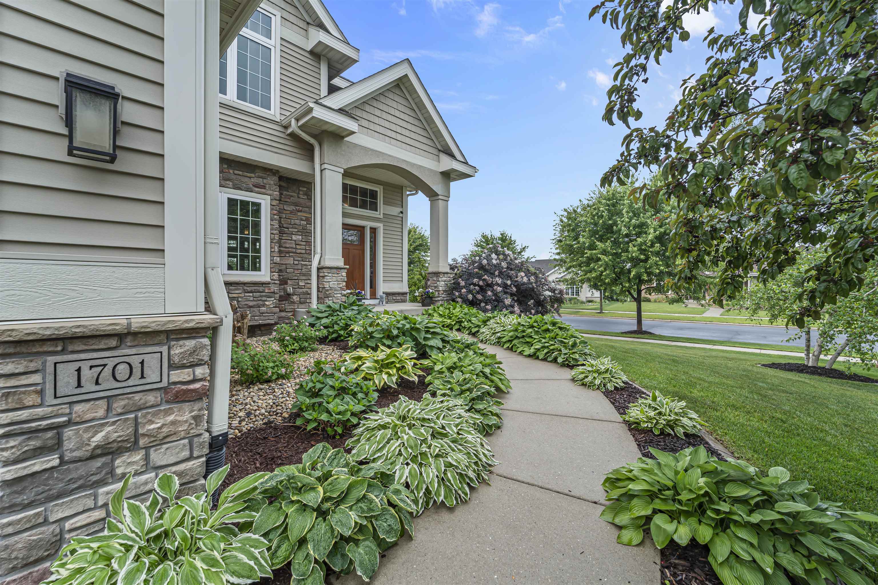 1701 Dunwoody Lane
