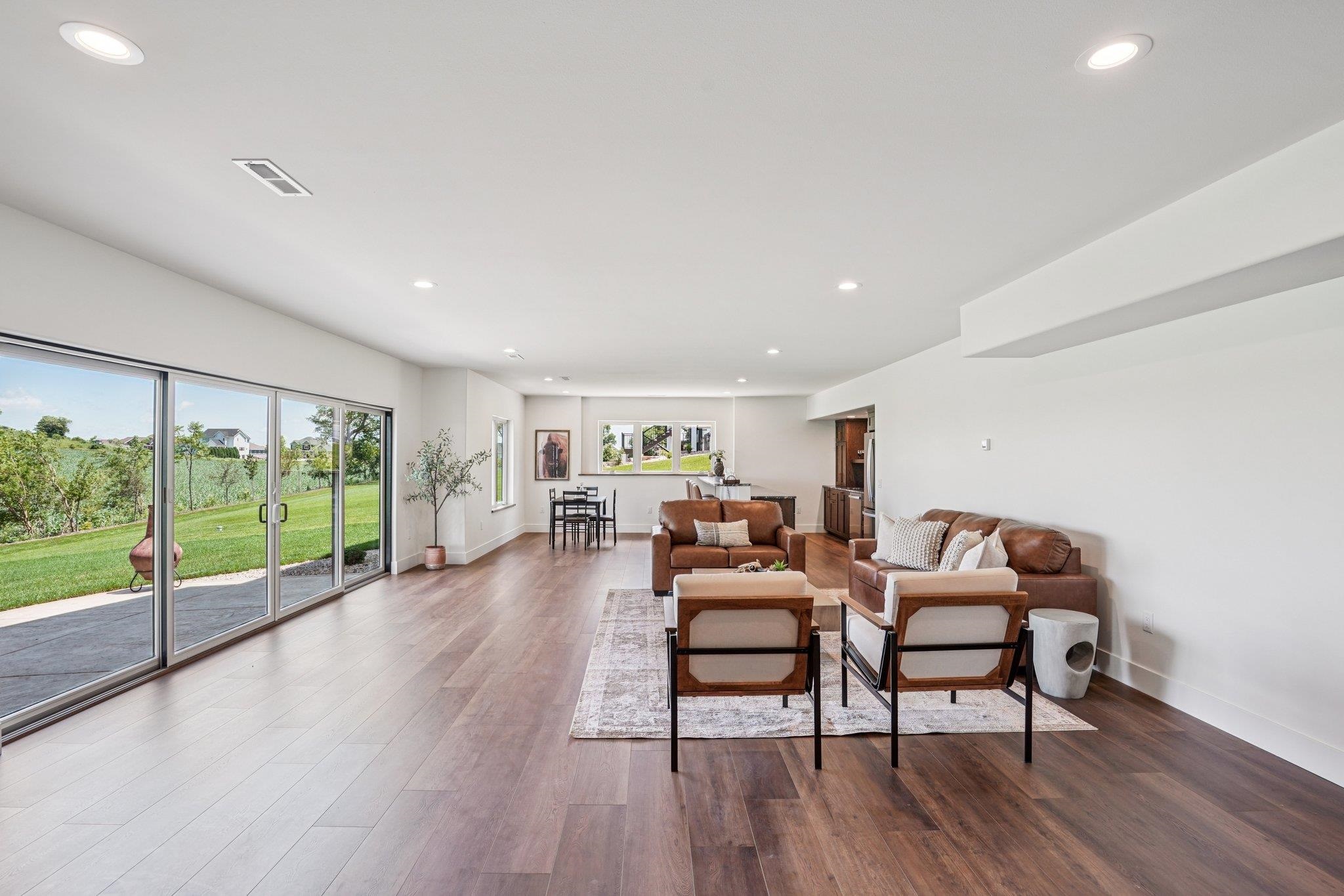 3330 Colton