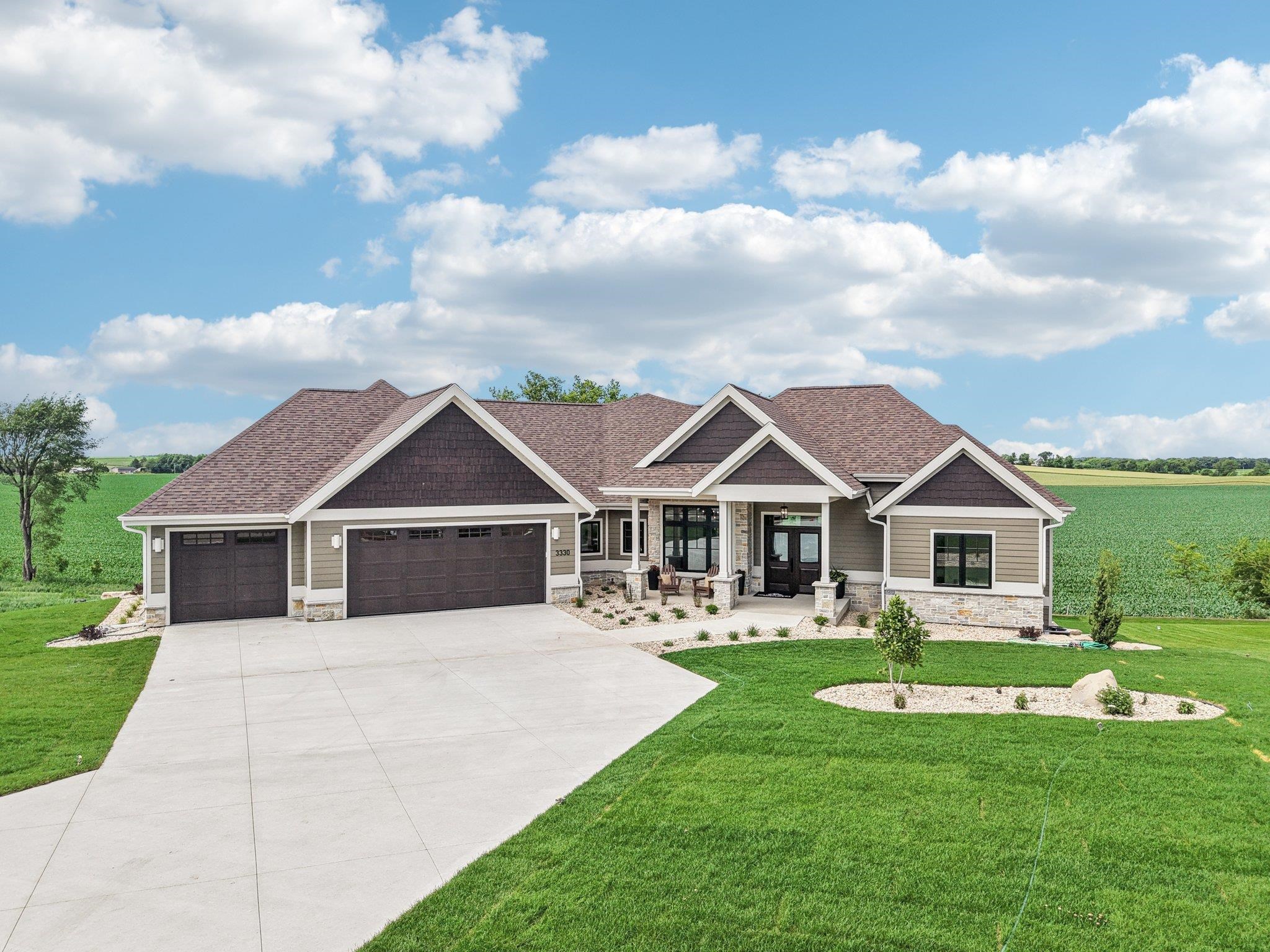 3330 Colton
