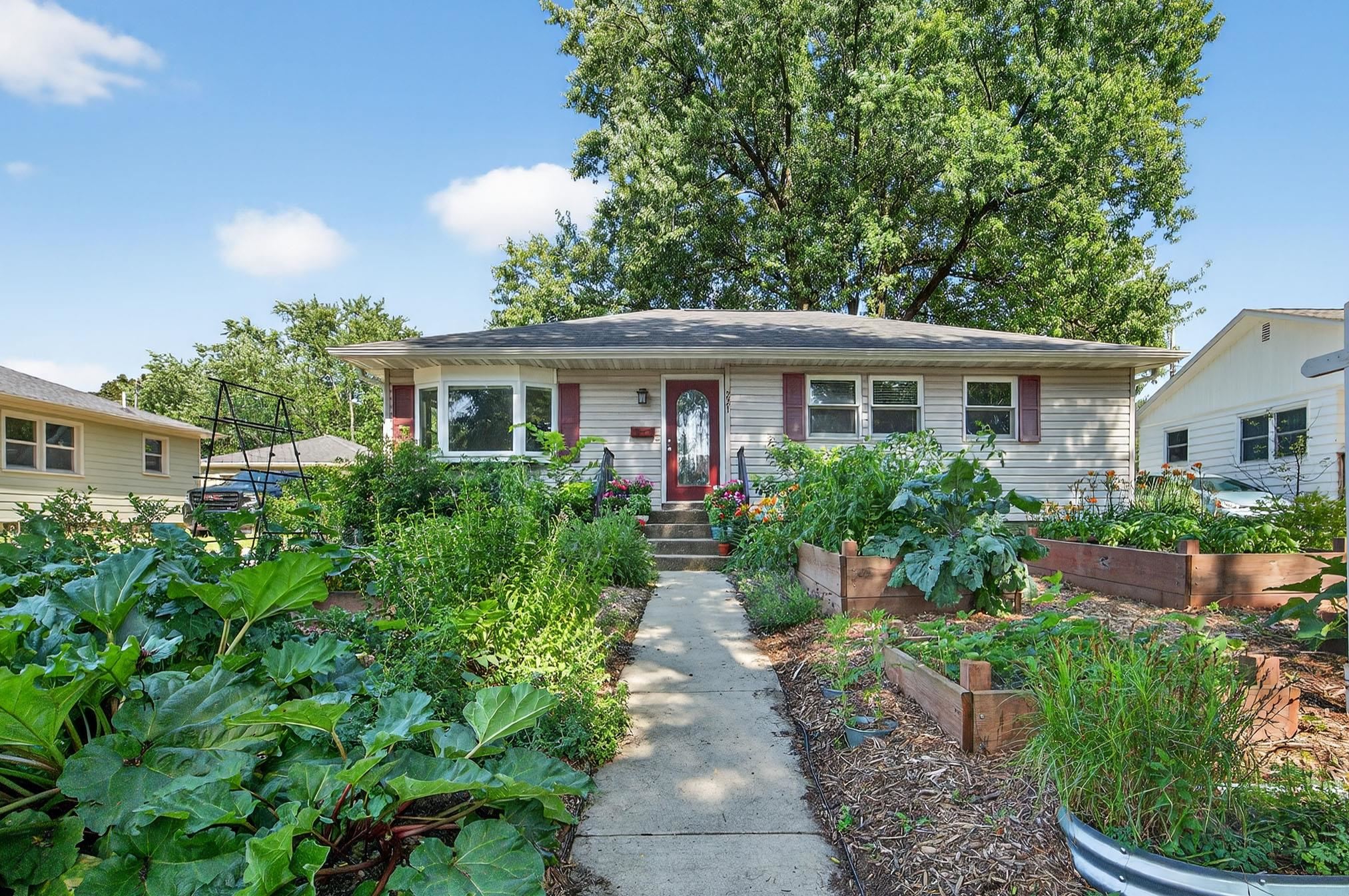 221 Buckingham Lane