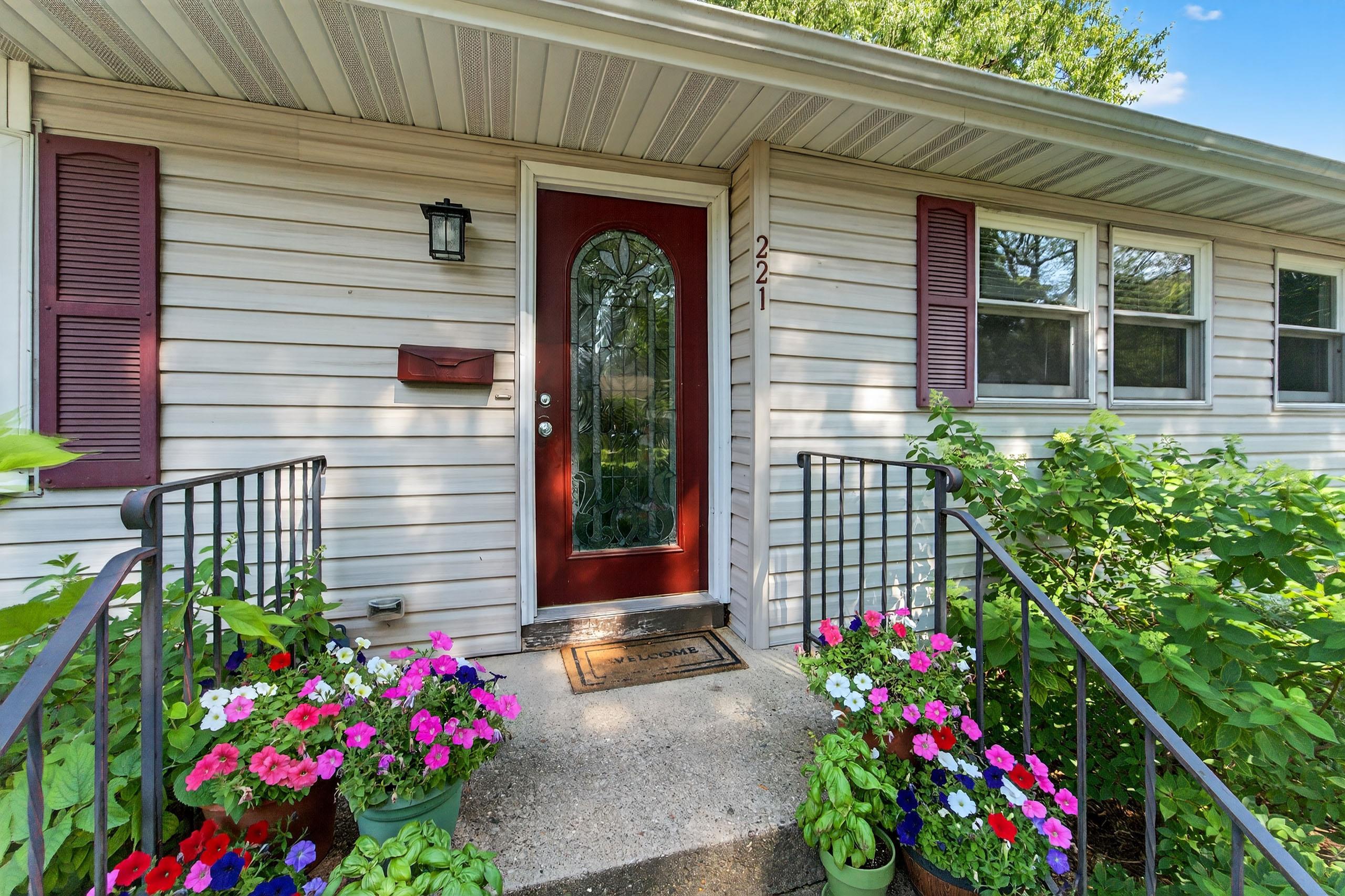 221 Buckingham Lane