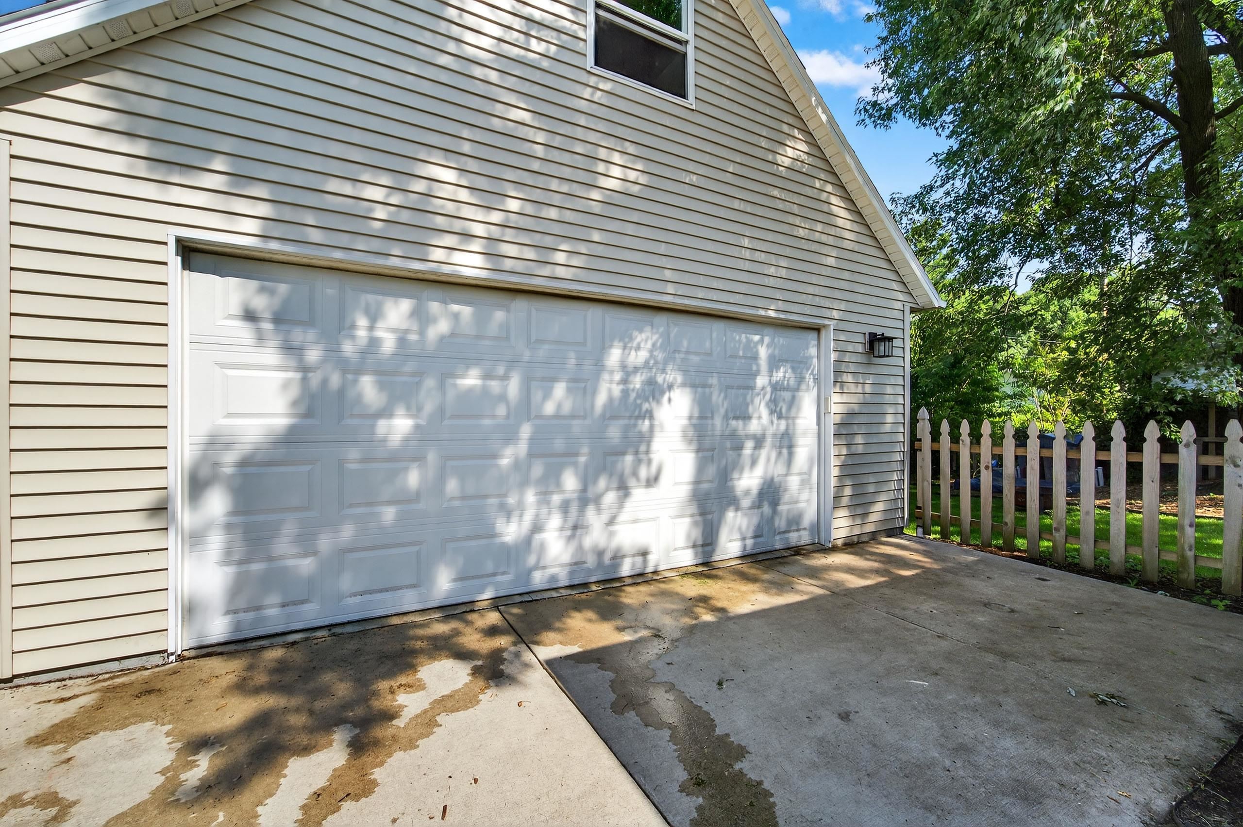 221 Buckingham Lane