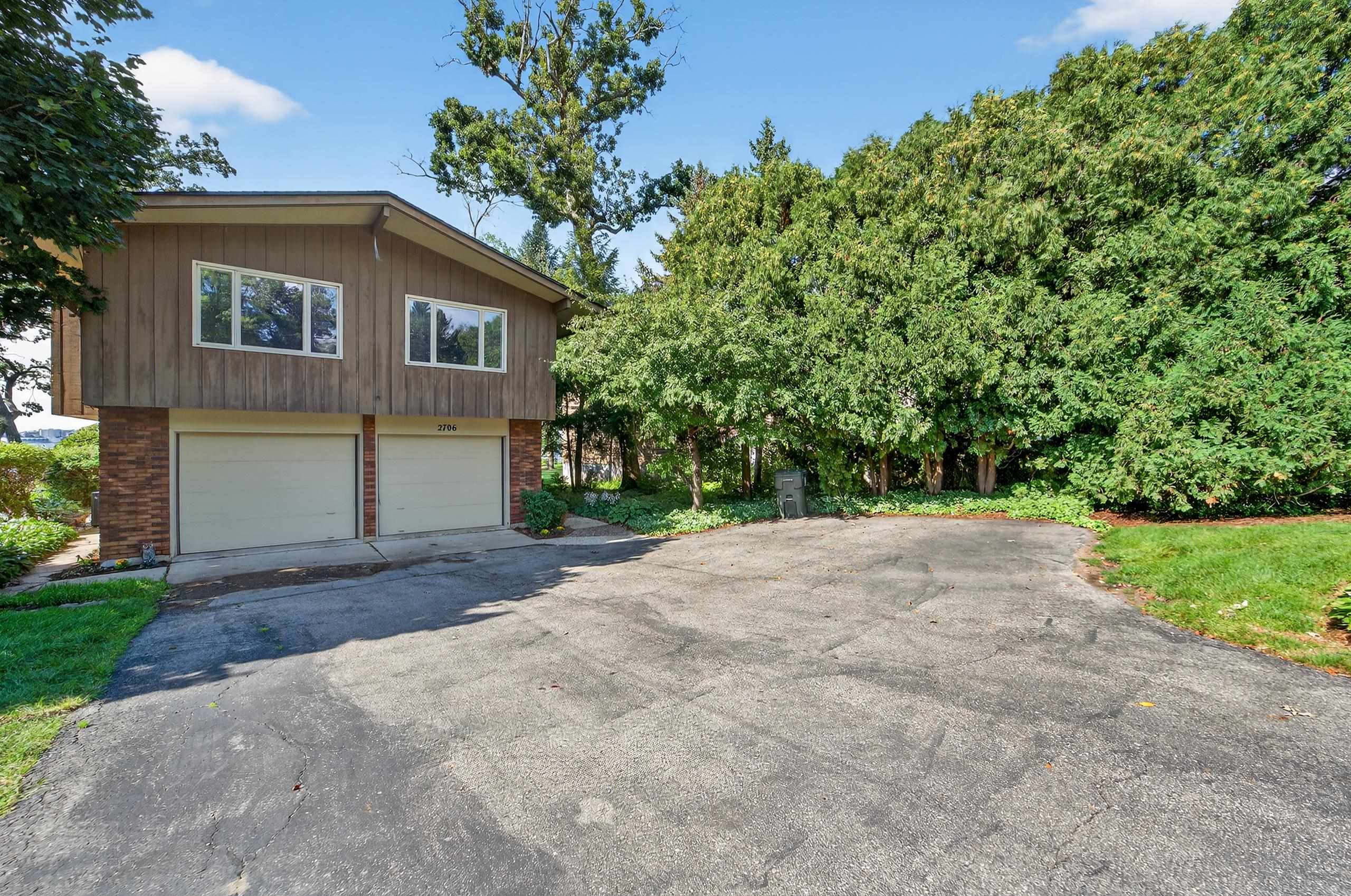 2706 Waunona Way