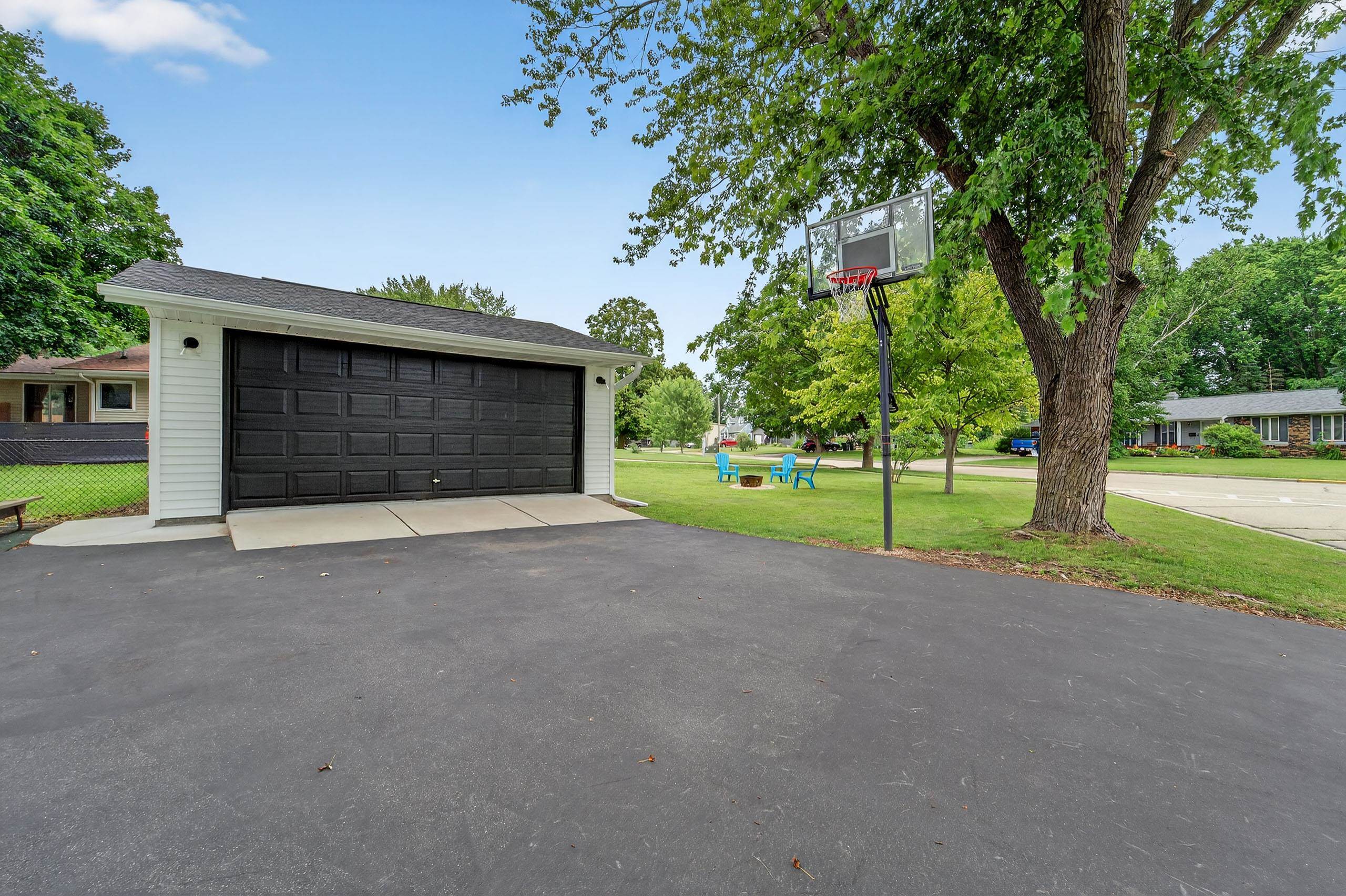 470 Lincoln Court