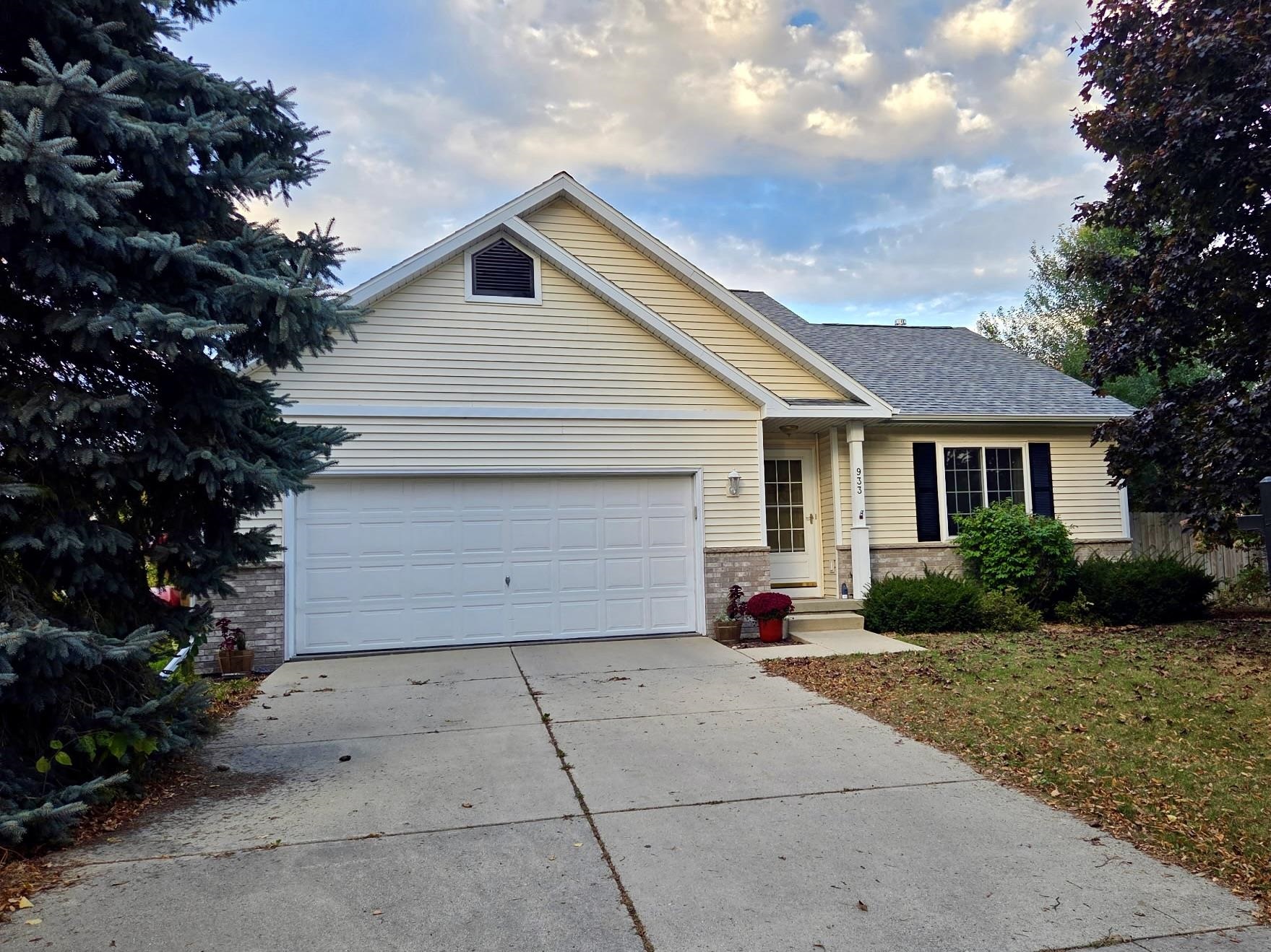 933 Vista Ridge Drive