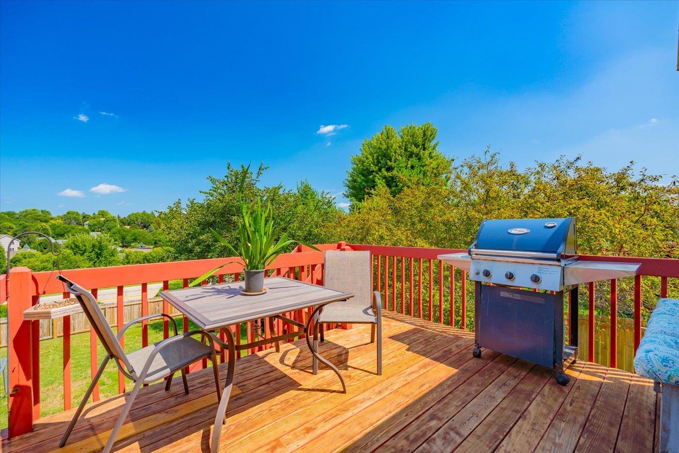 933 Vista Ridge Drive