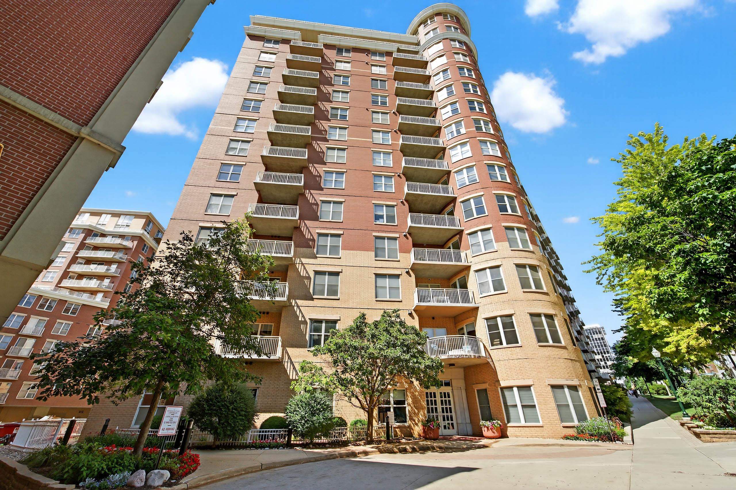 360 W Washington Avenue 1204