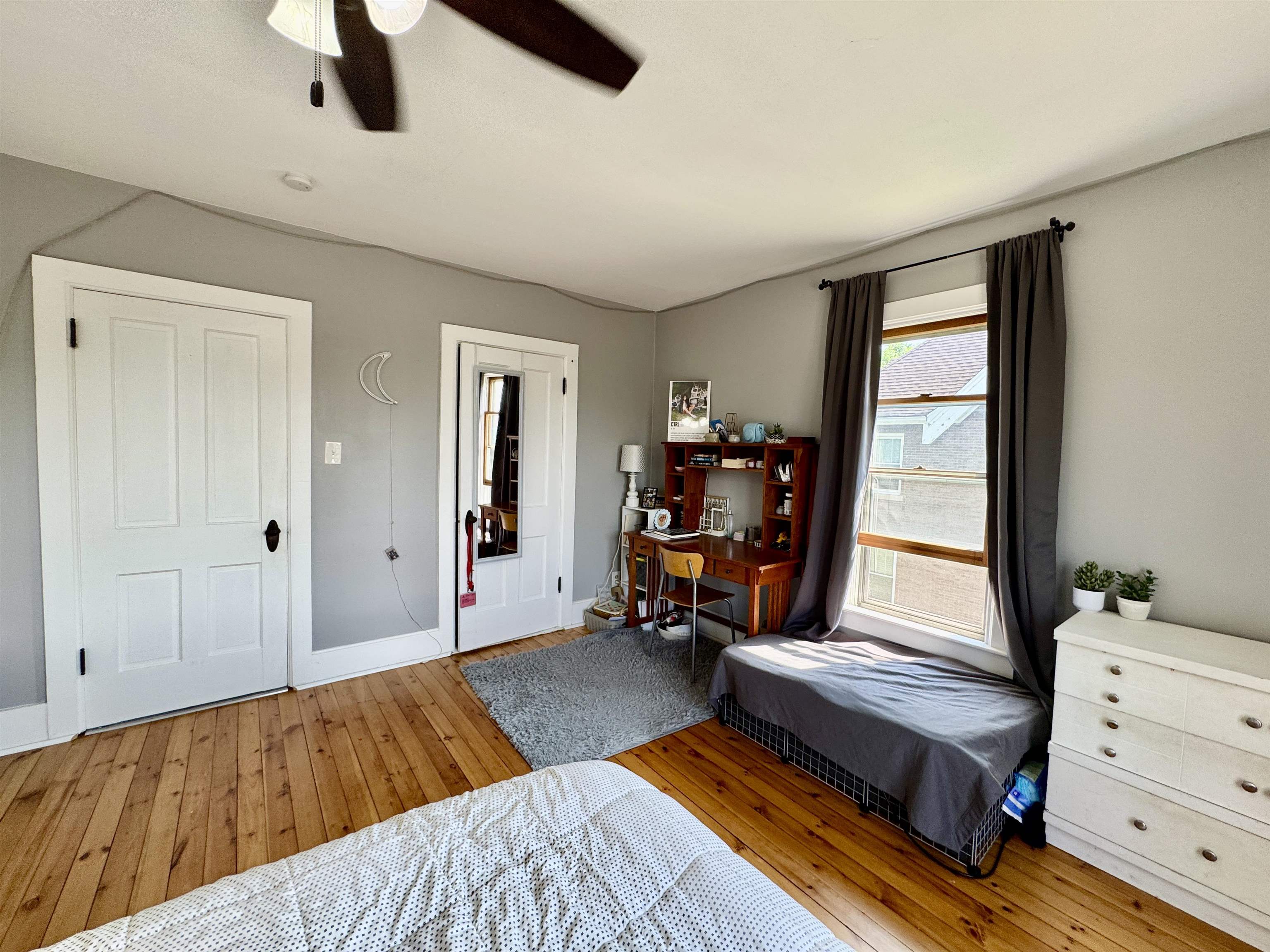 218 7th Avenue