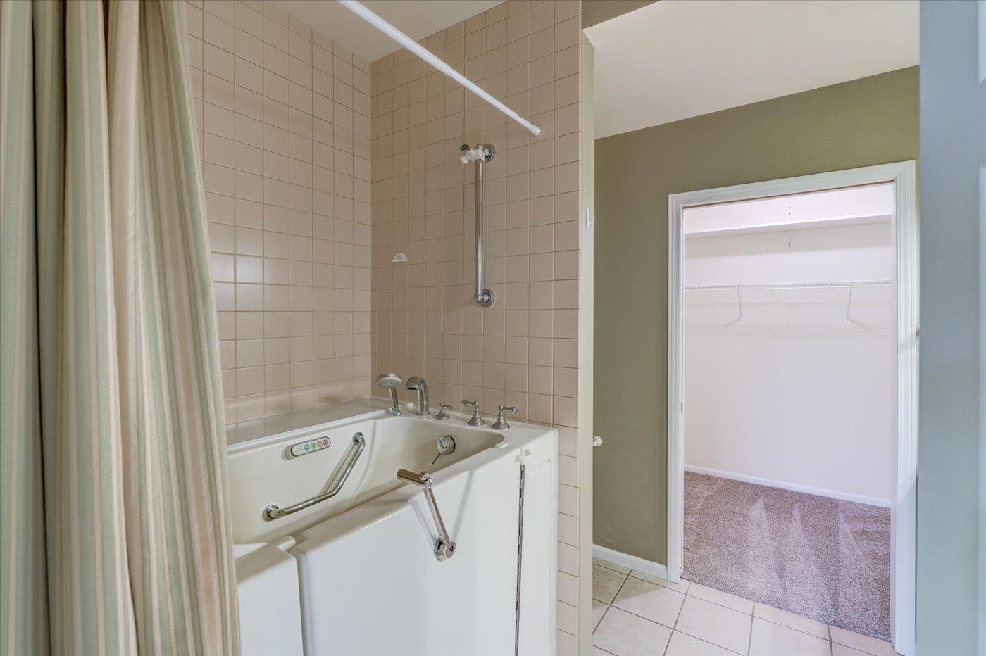 15 Corner Stone Way Unit: 16