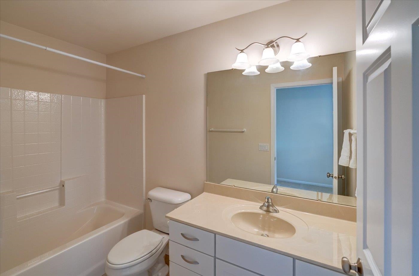 15 Corner Stone Way Unit: 16