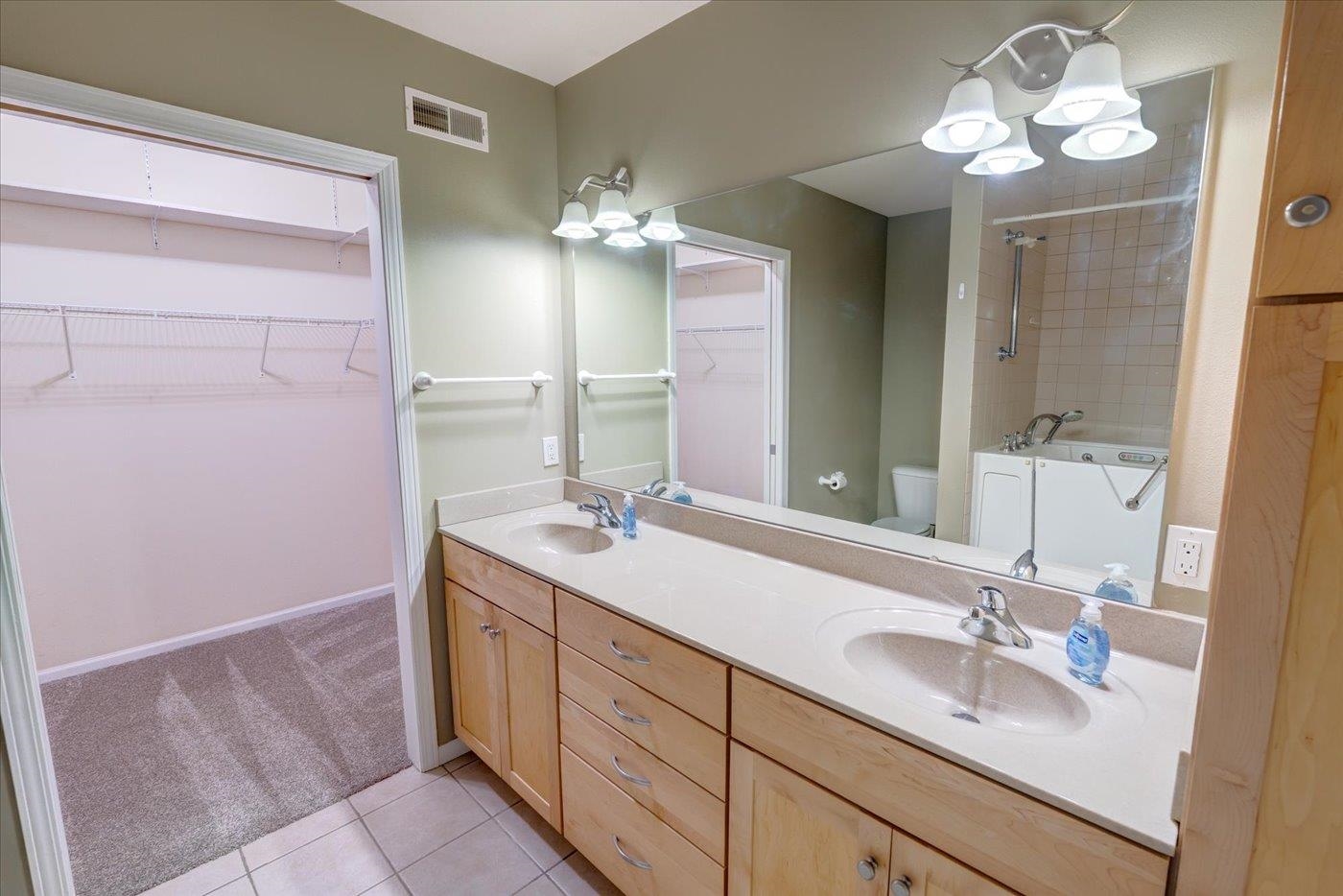15 Corner Stone Way Unit: 16