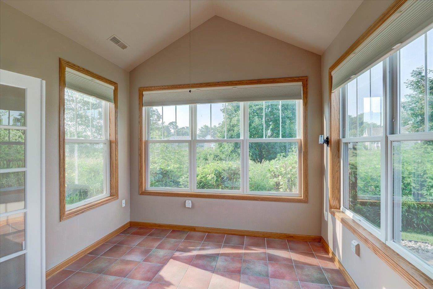 15 Corner Stone Way Unit: 16