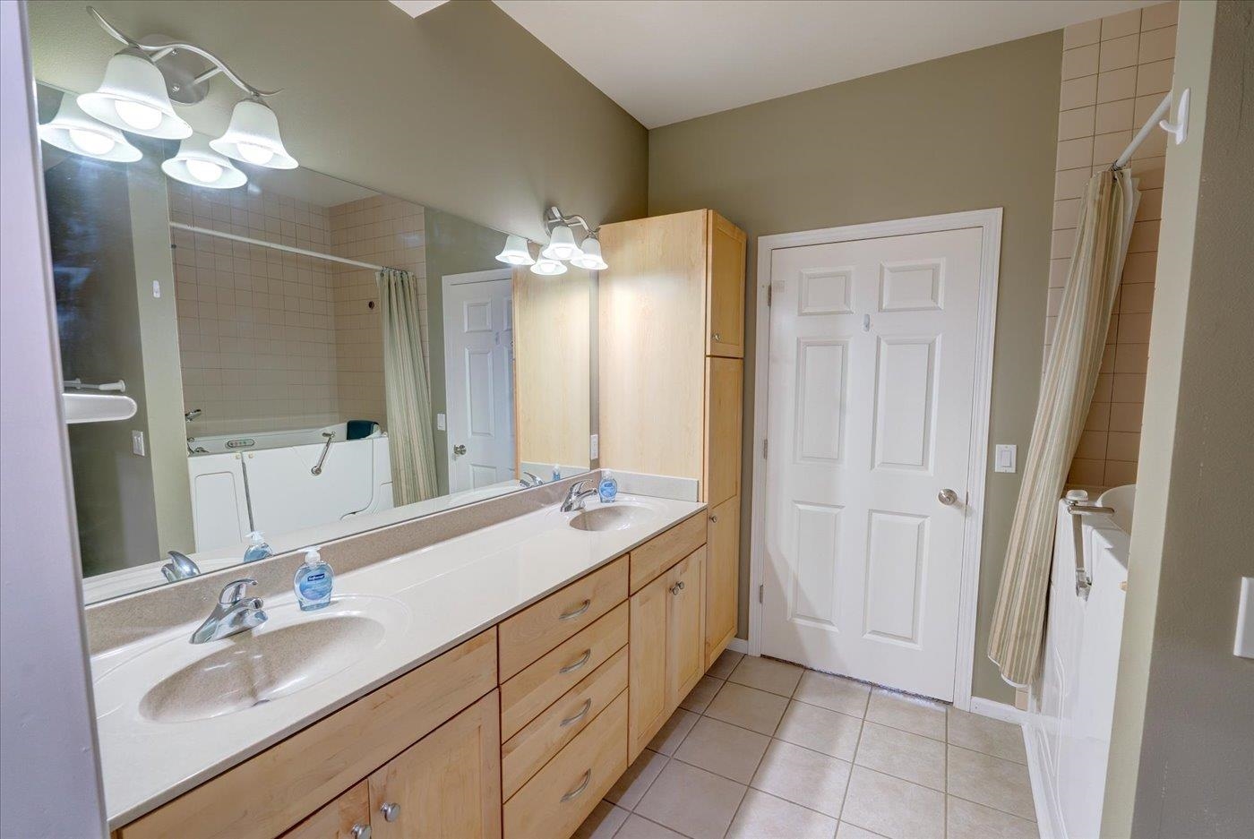 15 Corner Stone Way Unit: 16