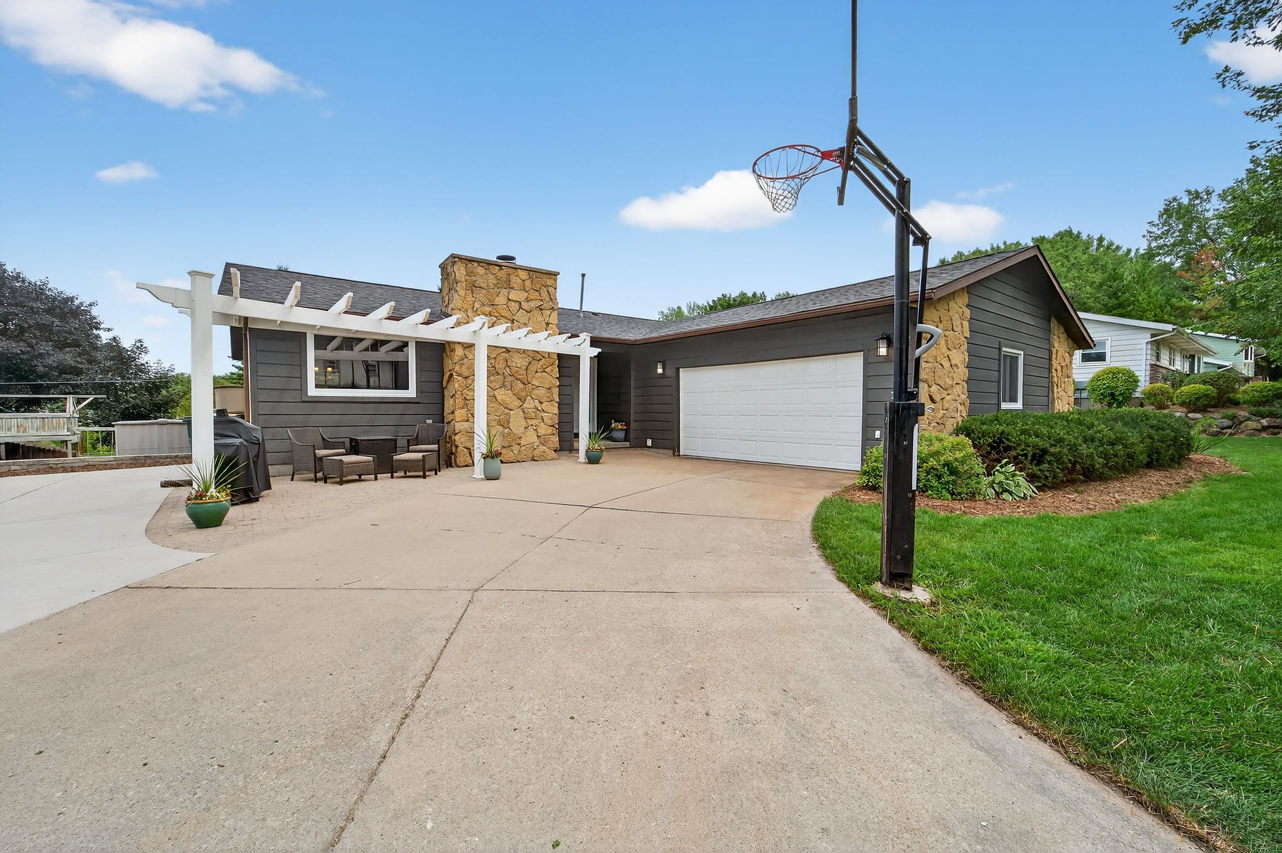 3392 Swinburne Drive