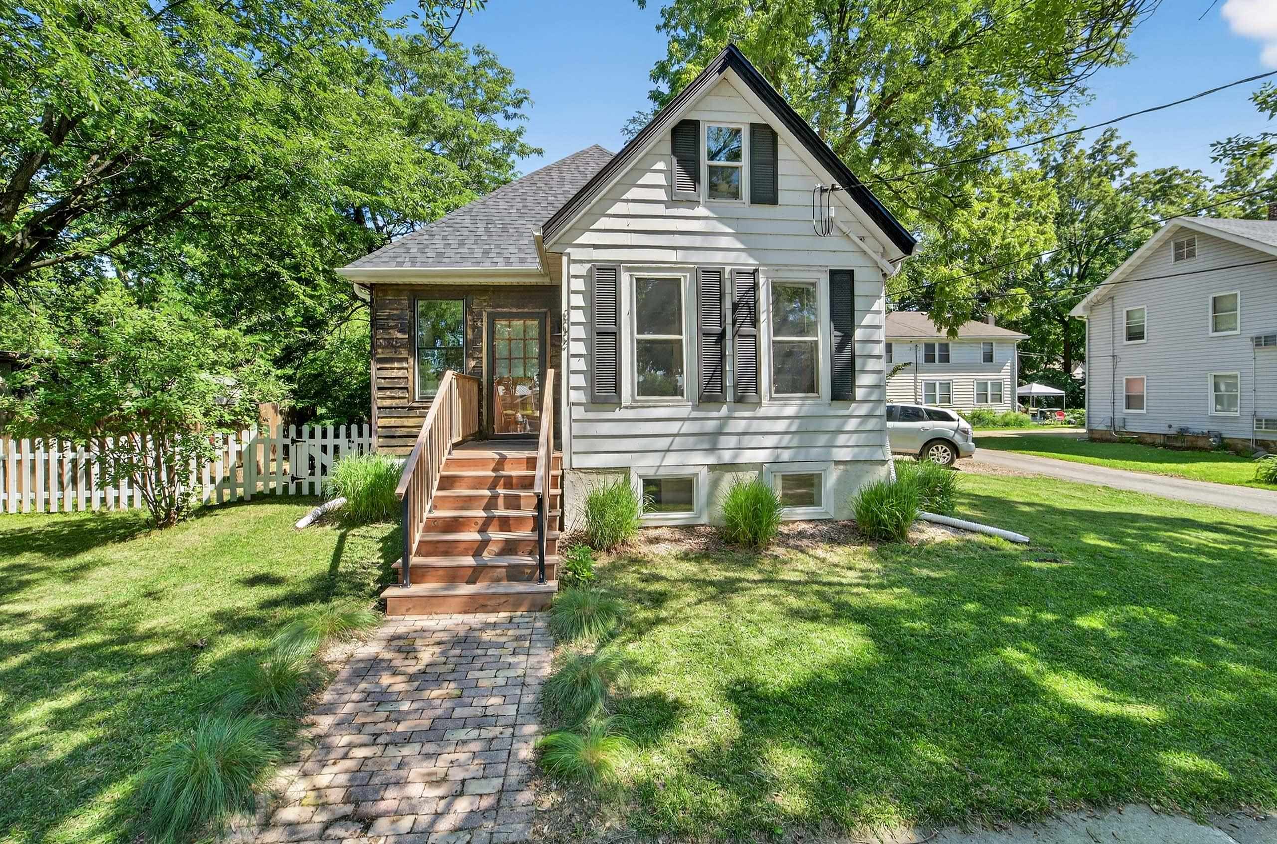 302 Van Deusen Street
