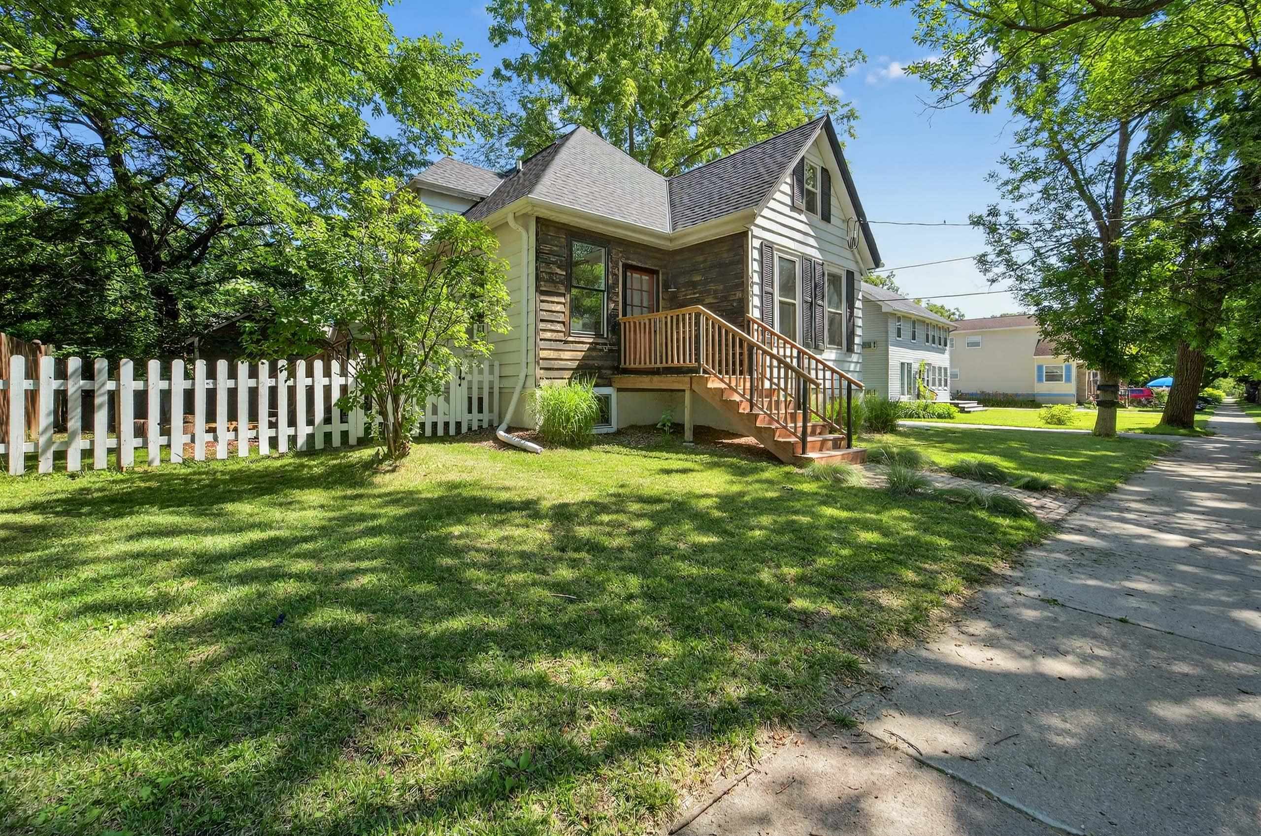 302 Van Deusen Street