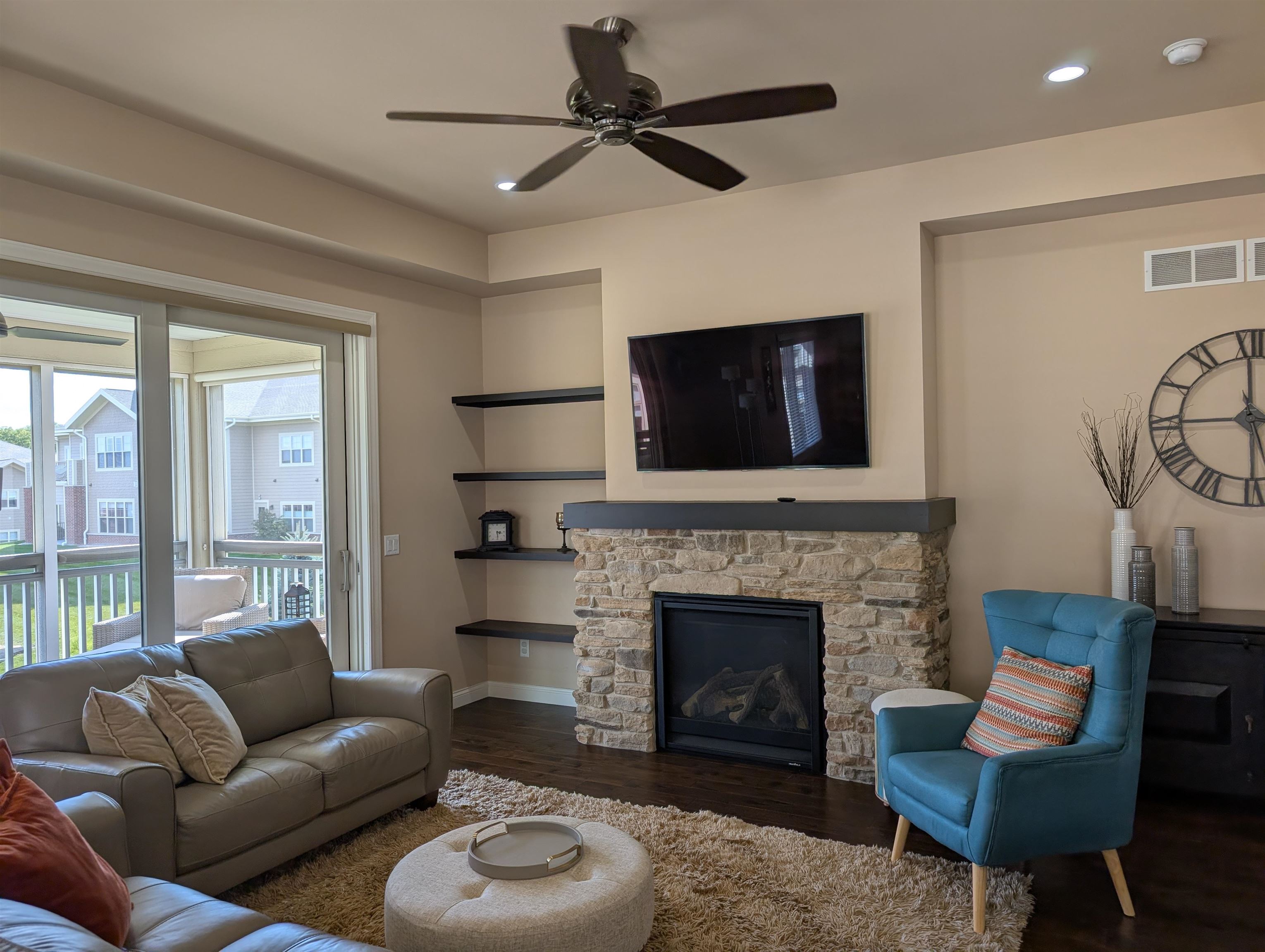 9011 Royal Oaks Circle