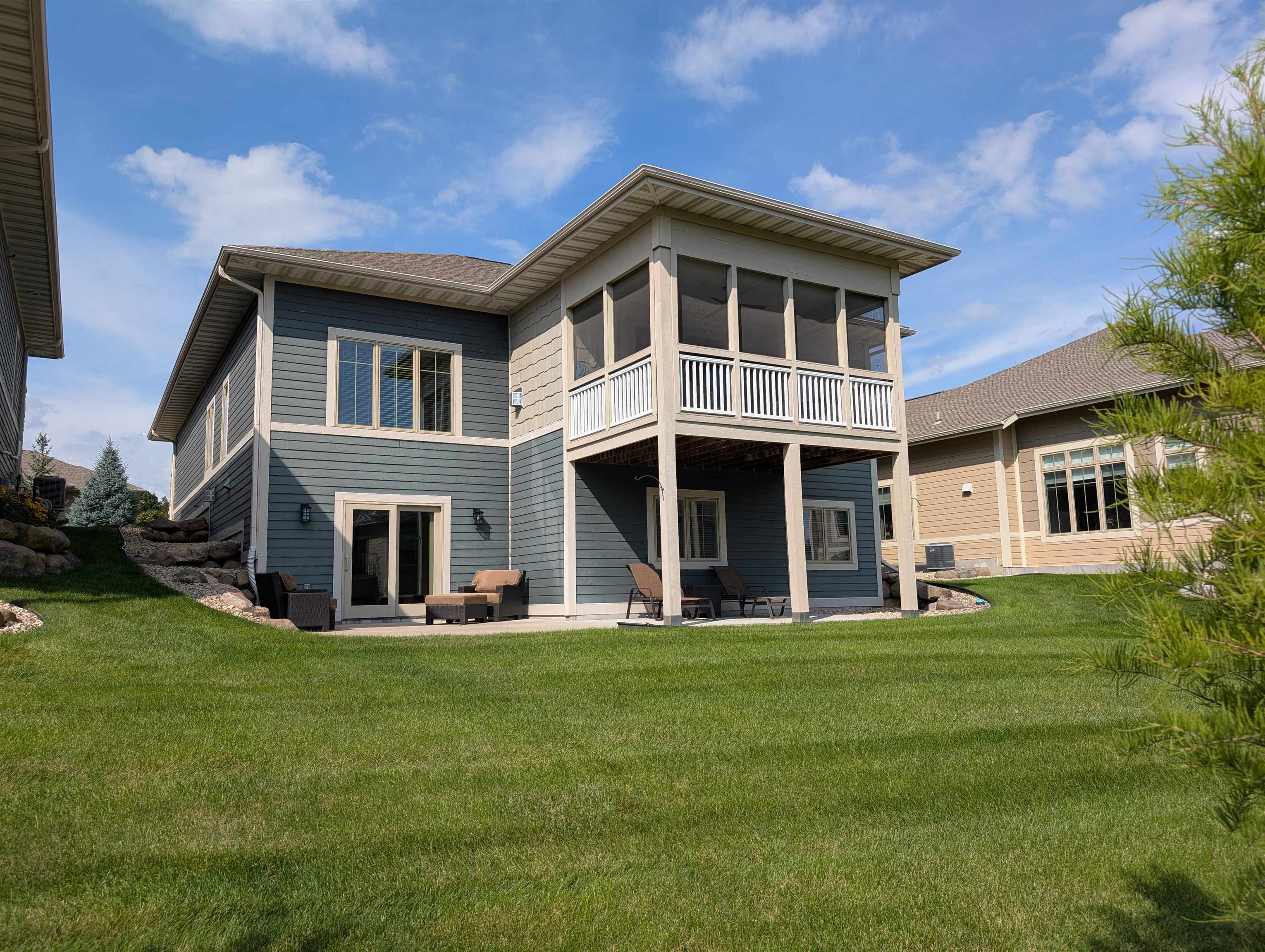 9011 Royal Oaks Circle