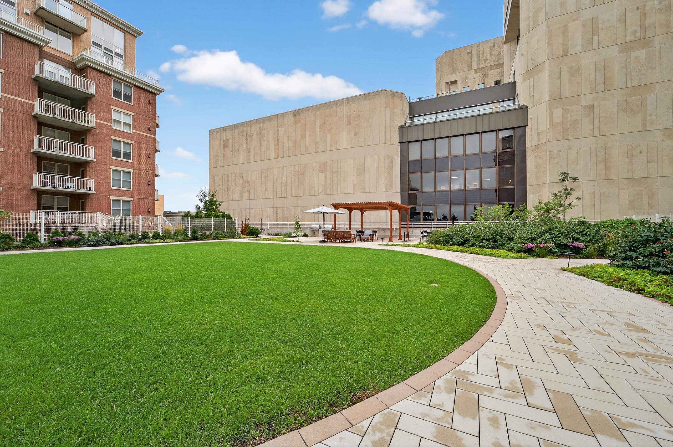 333 W Mifflin Street 9070