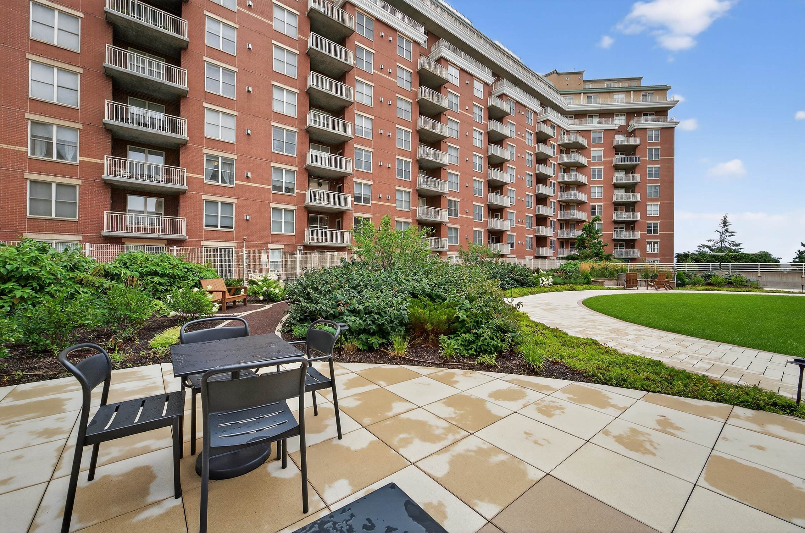 333 W Mifflin Street 9070