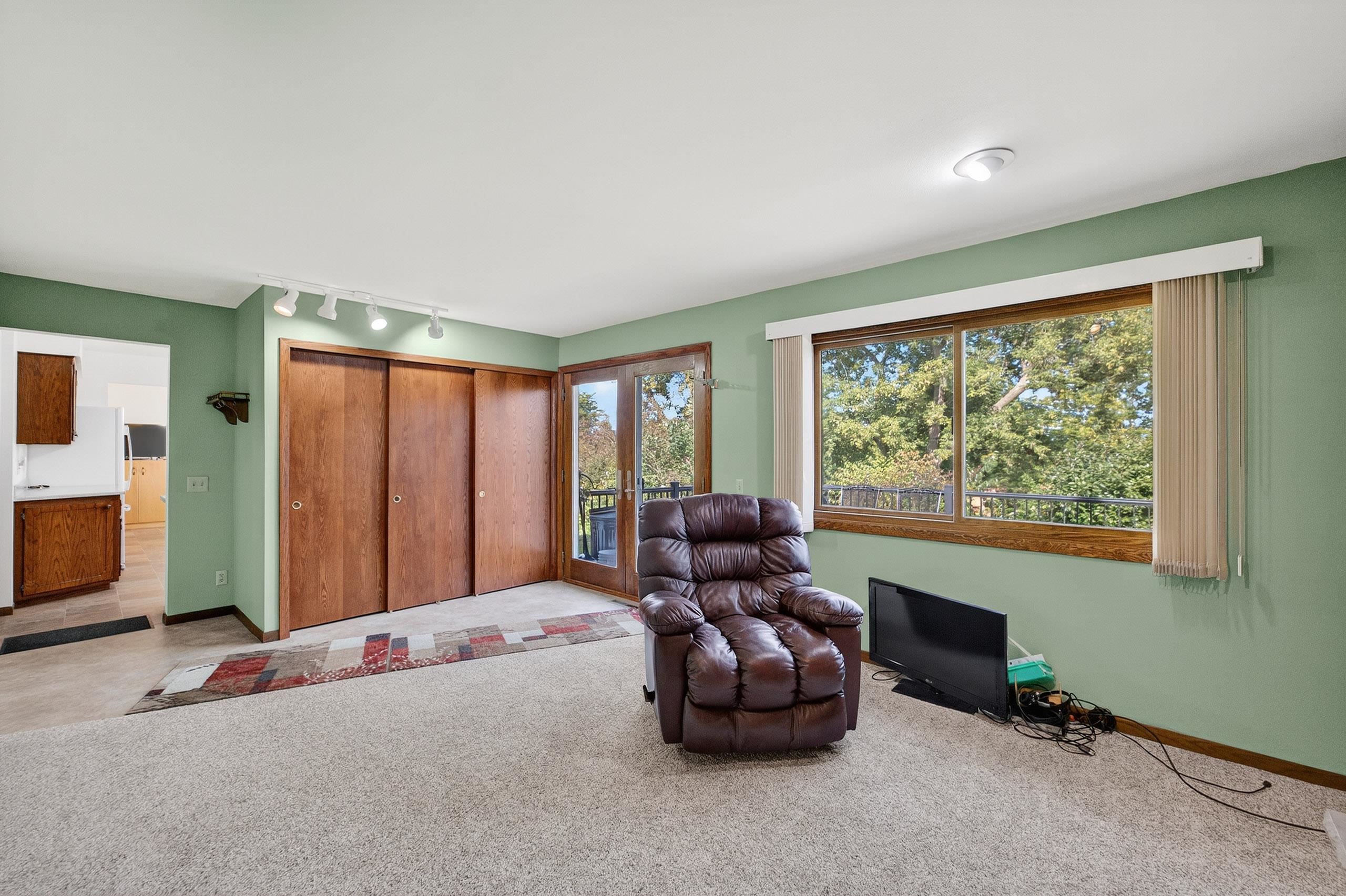 800 Forest View Drive