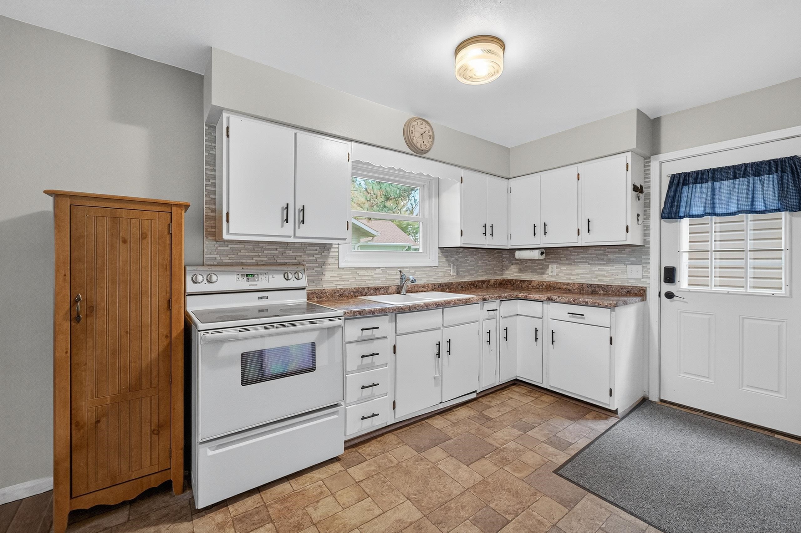 845 Kings Way