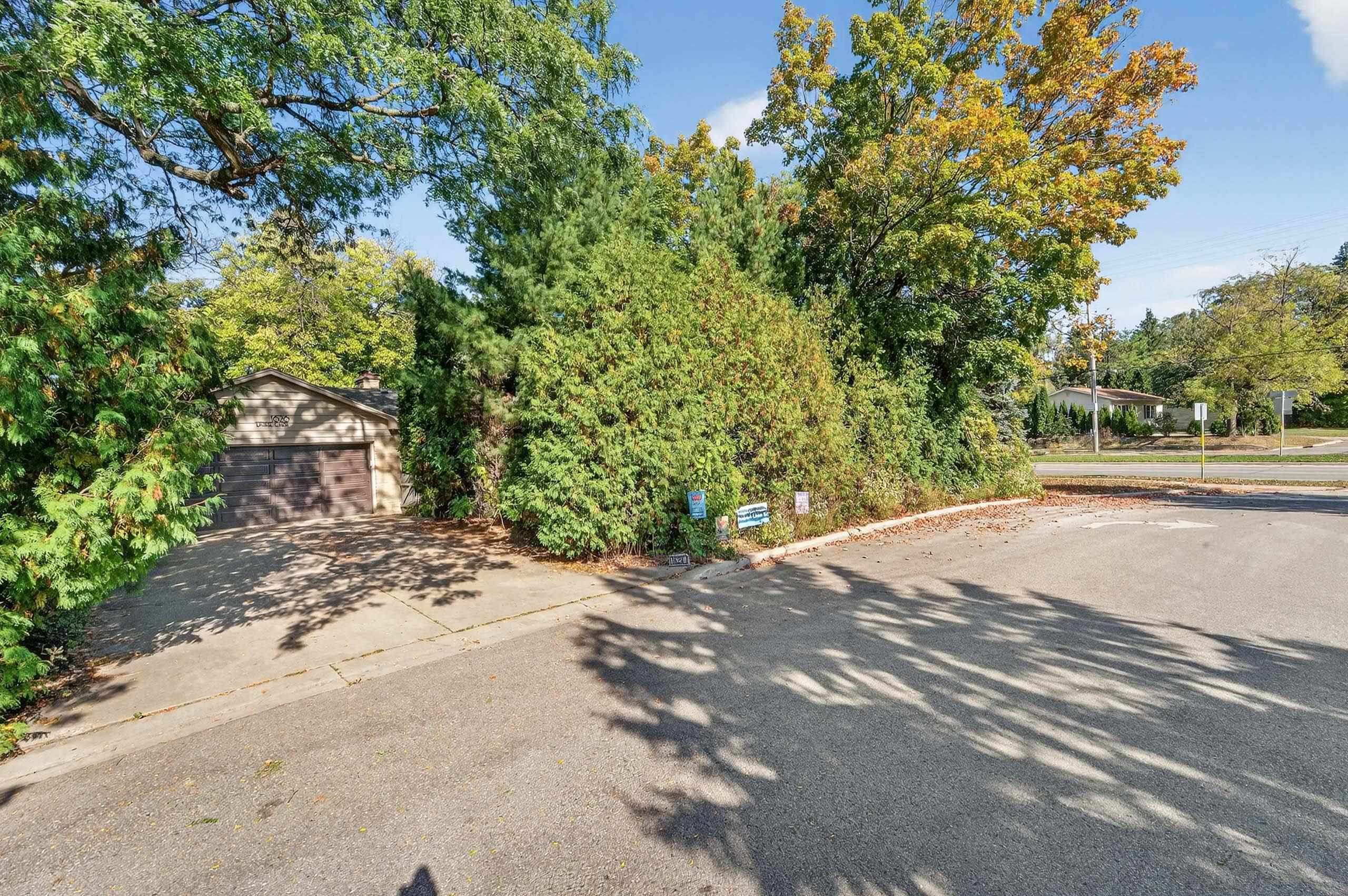 1626 Laurel Crest