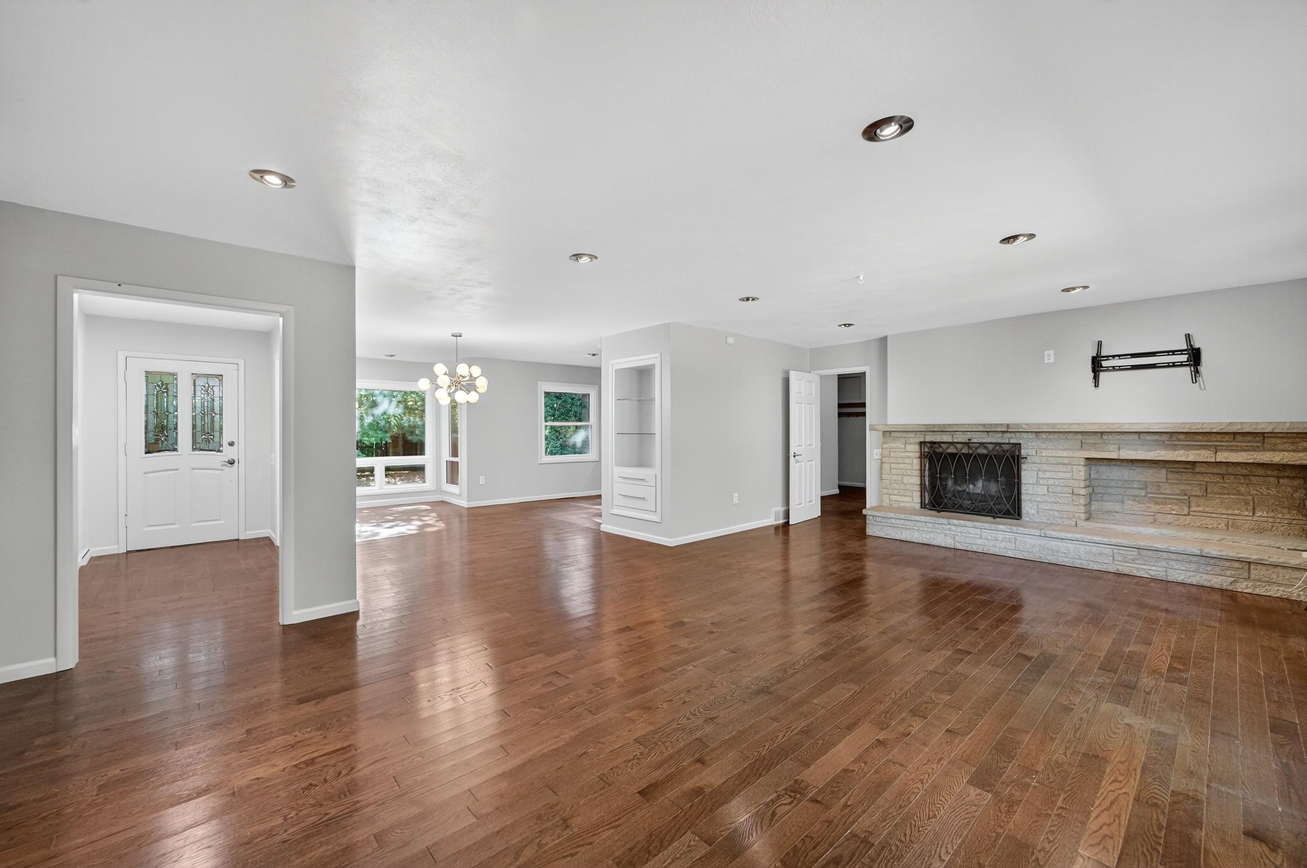 1626 Laurel Crest