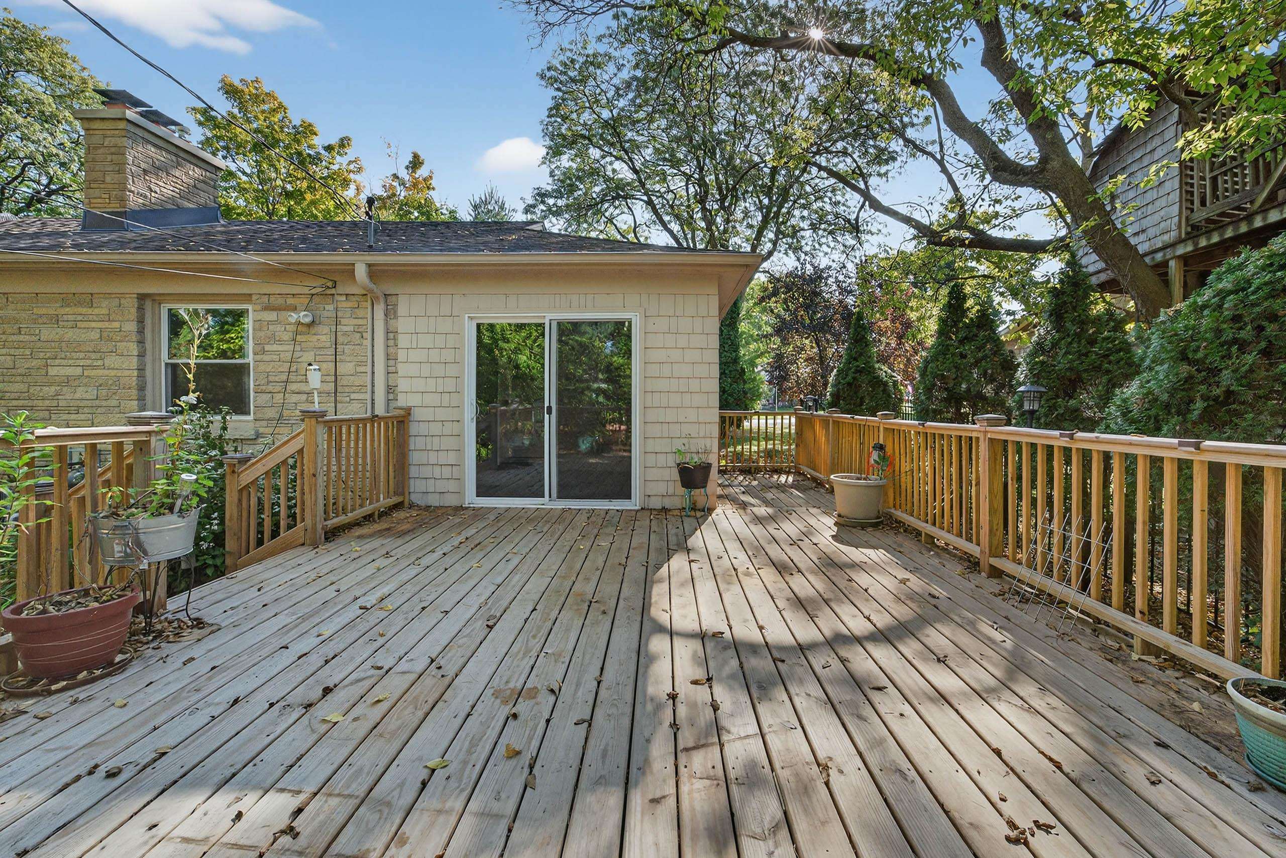 1626 Laurel Crest
