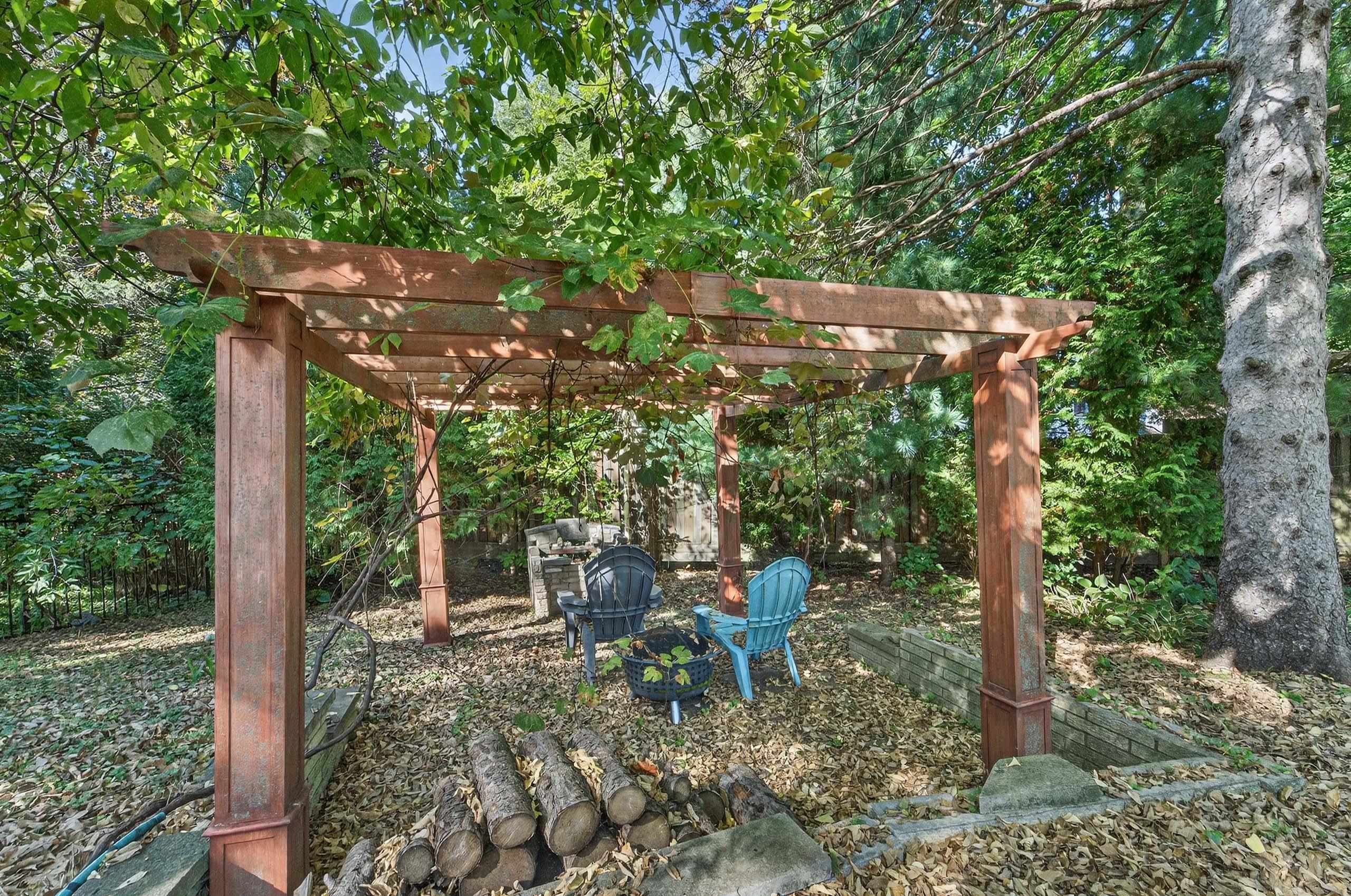 1626 Laurel Crest