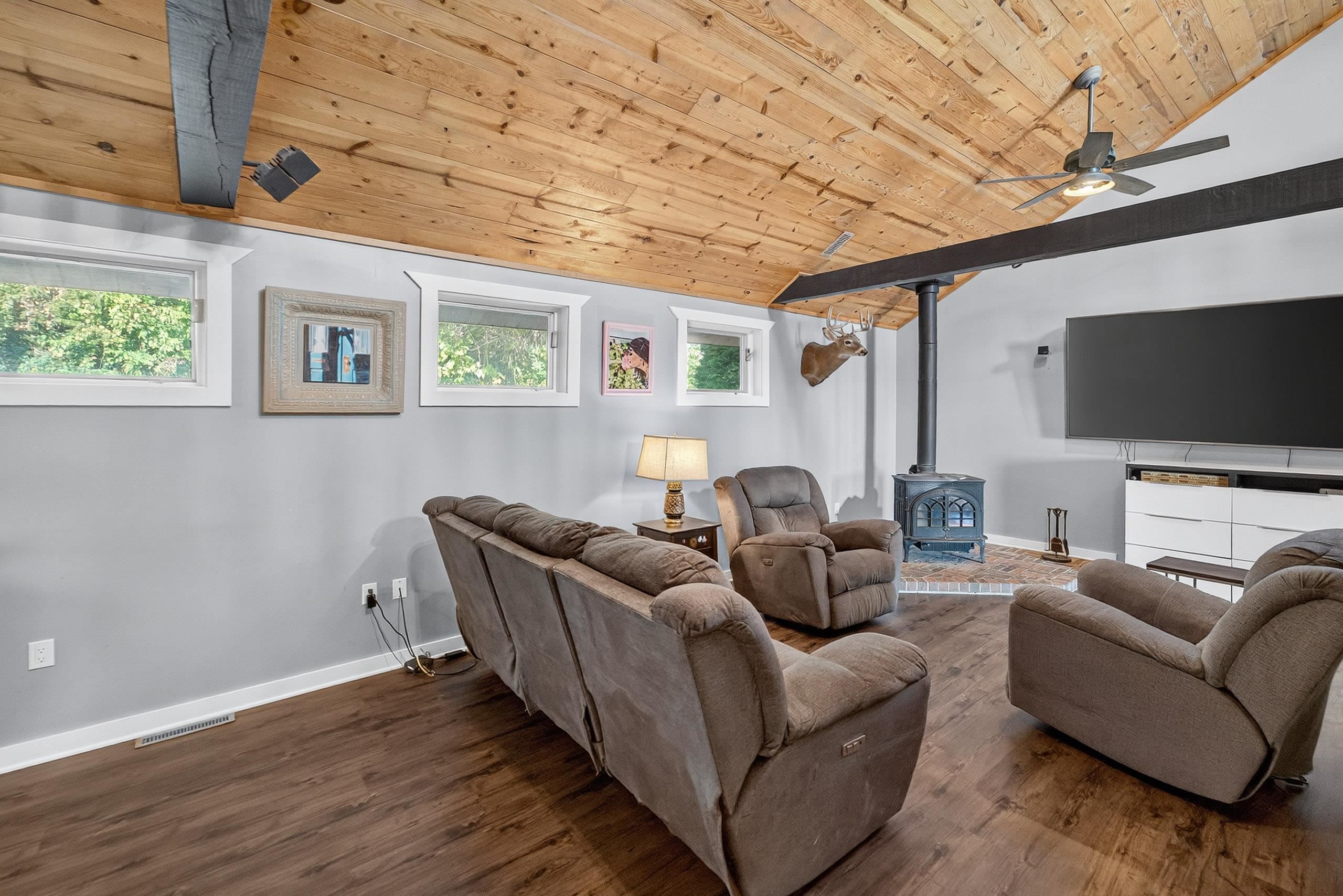 5010 Ridge Road