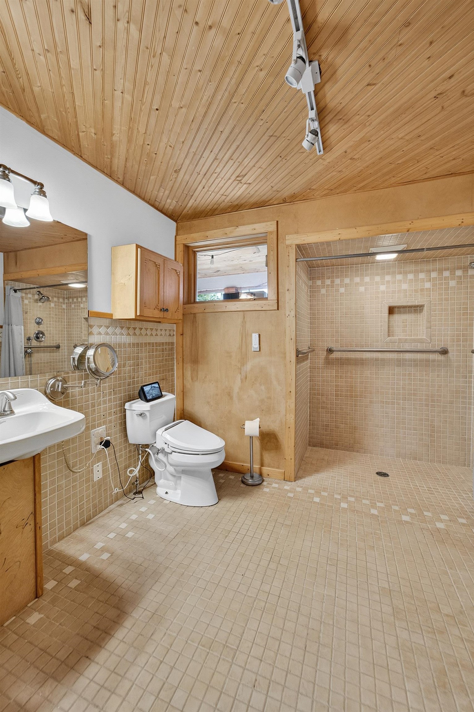 5010 Ridge Road