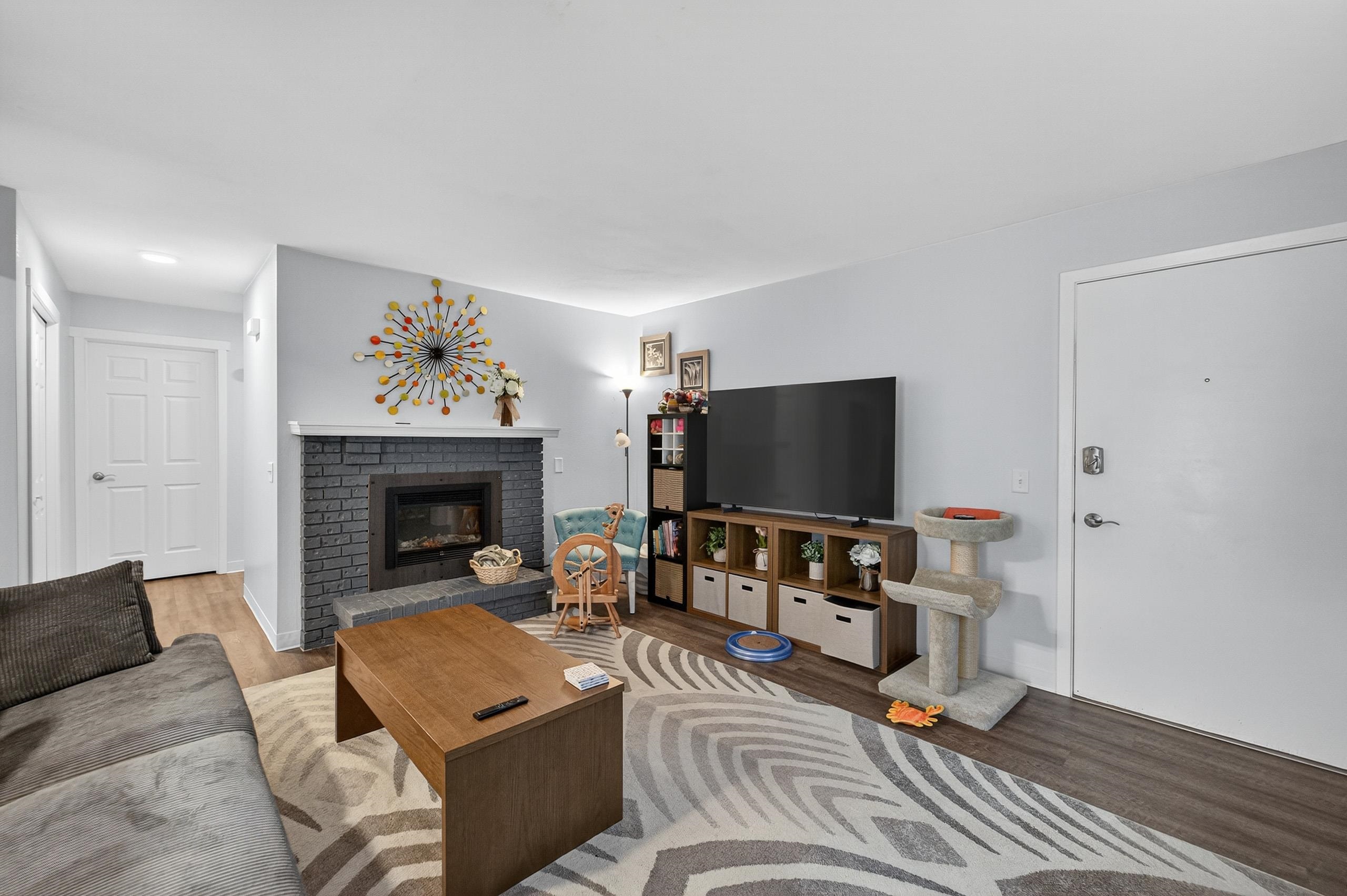 18 S Wickham Court