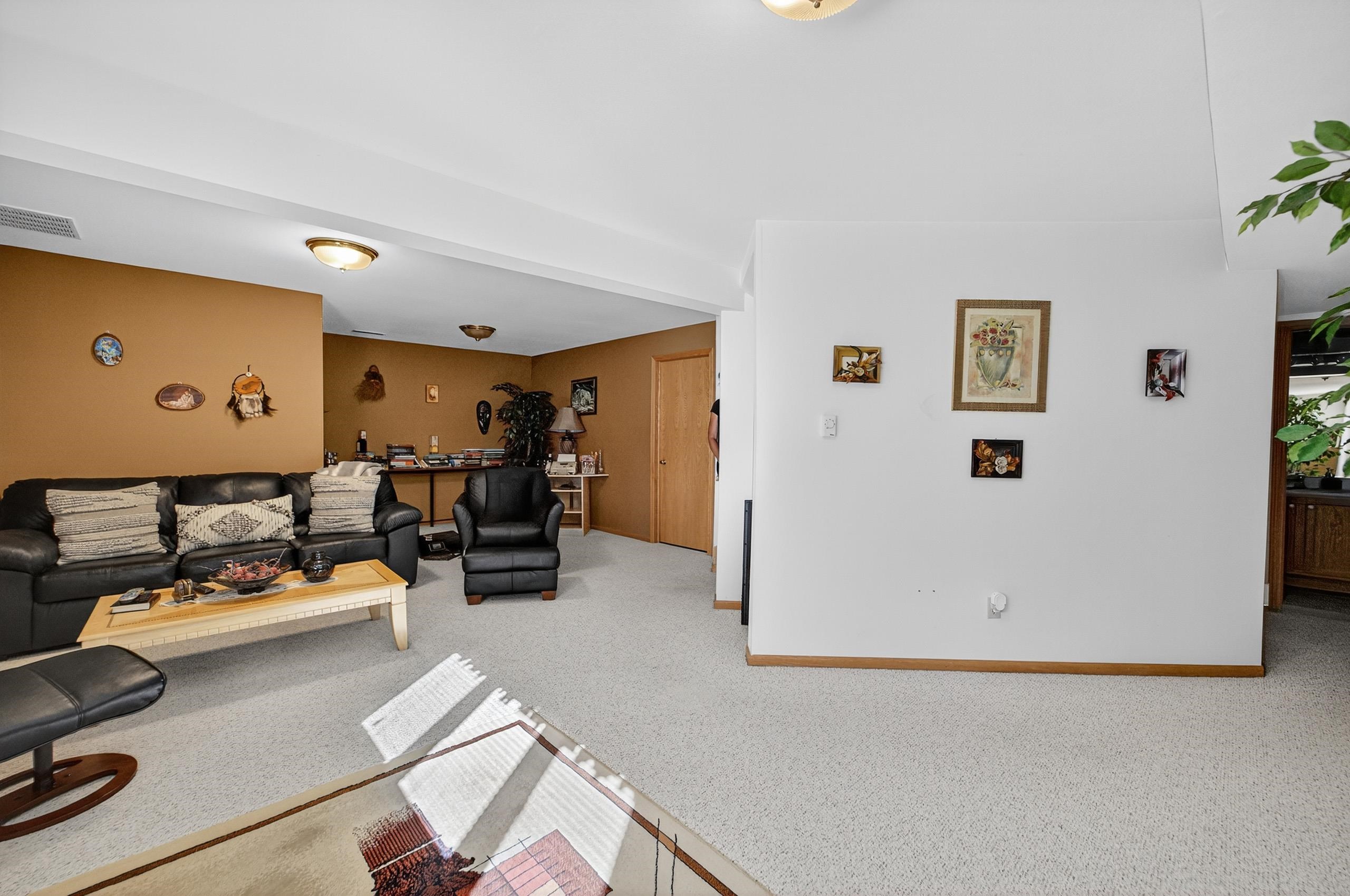 2906-2908 Brian Lane