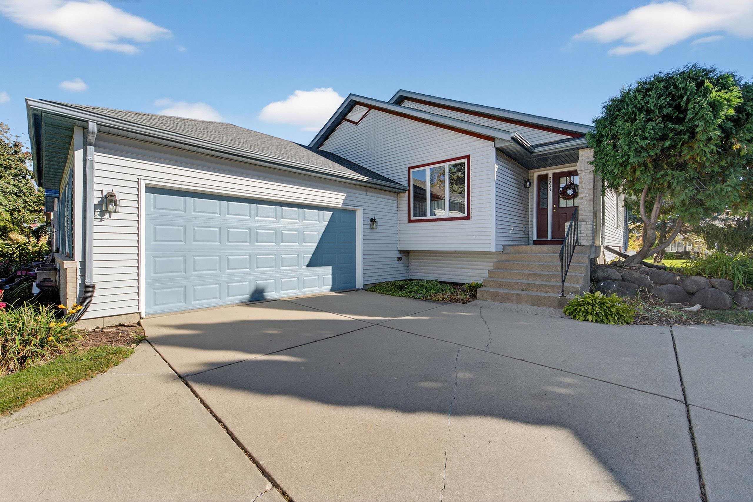 2906-2908 Brian Lane